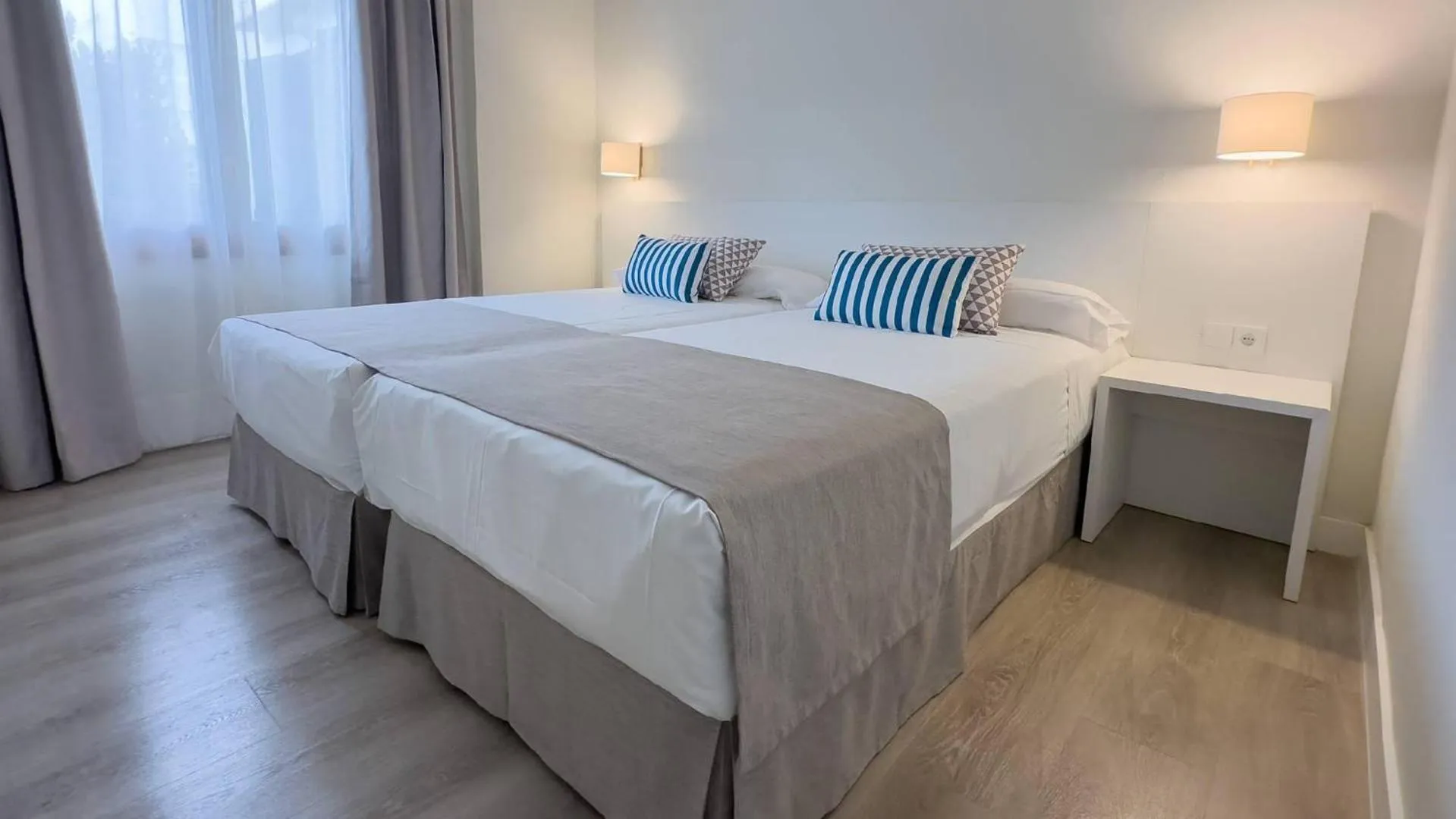 Photo of the whole room, Bed in BLUESEA Es Bolero