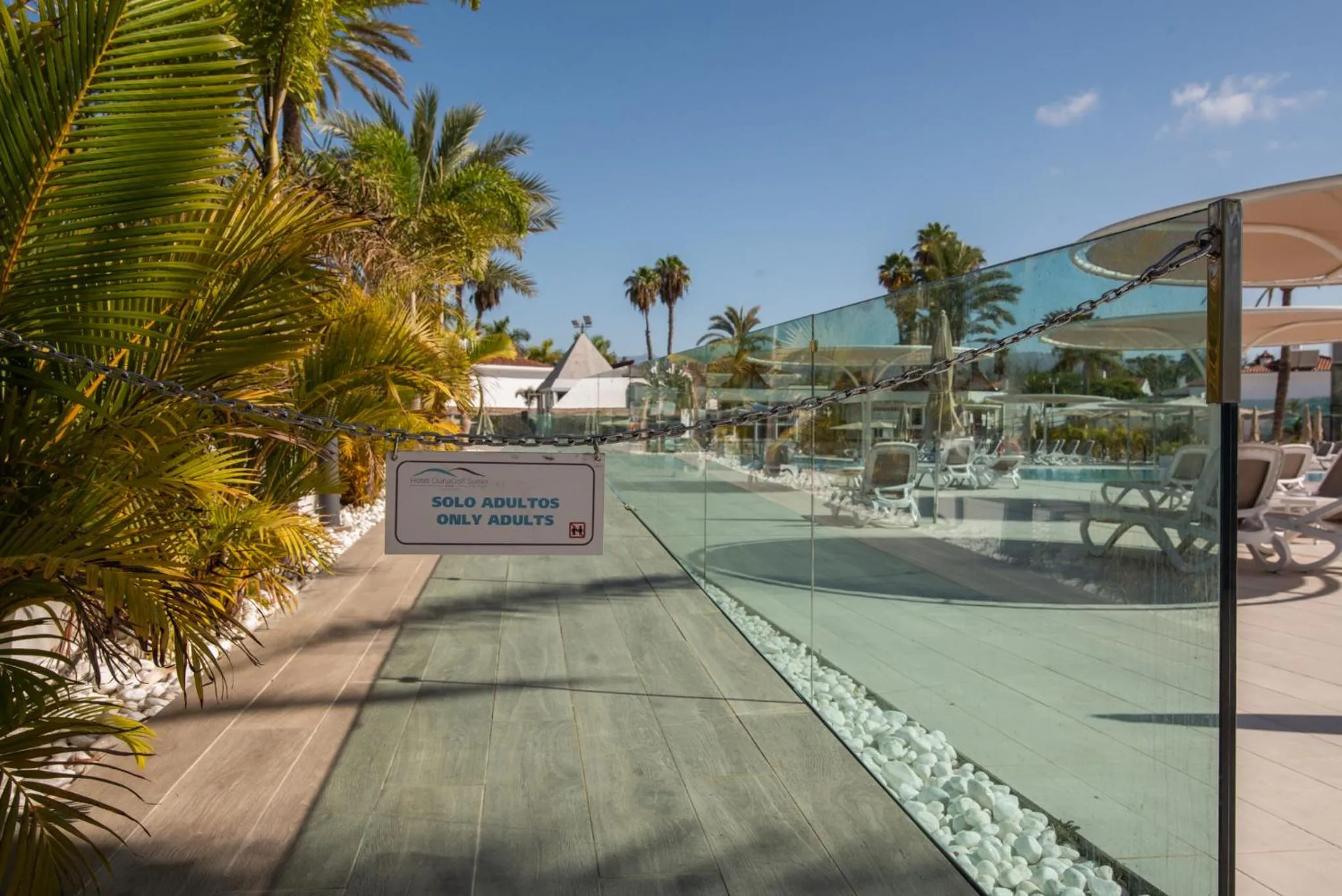 Swimming pool in Hotel LIVVO Dunagolf Suites