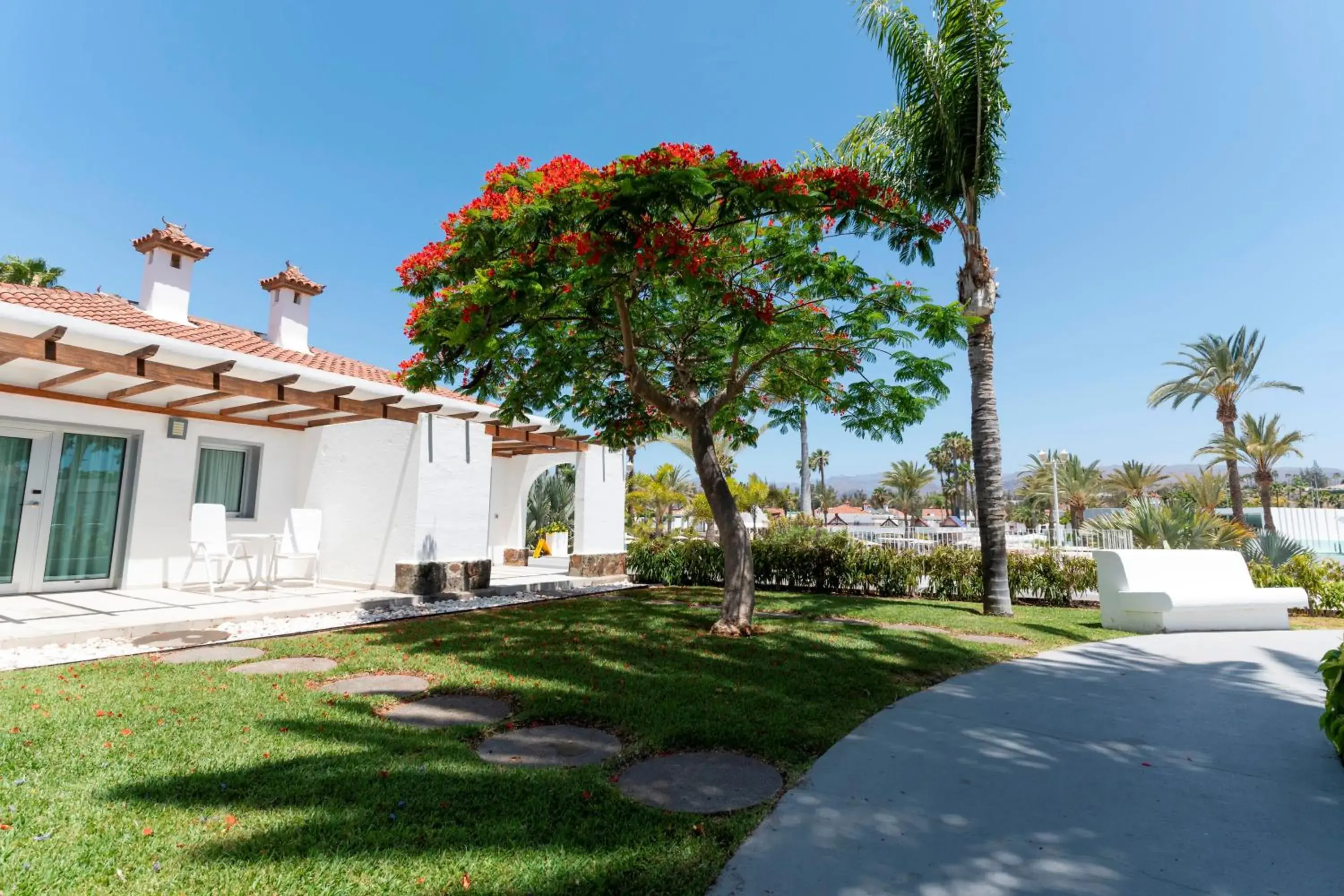 Suite with Garden View in Hotel LIVVO Dunagolf Suites Suite with Garden View in Hotel LIVVO Dunagolf Suites