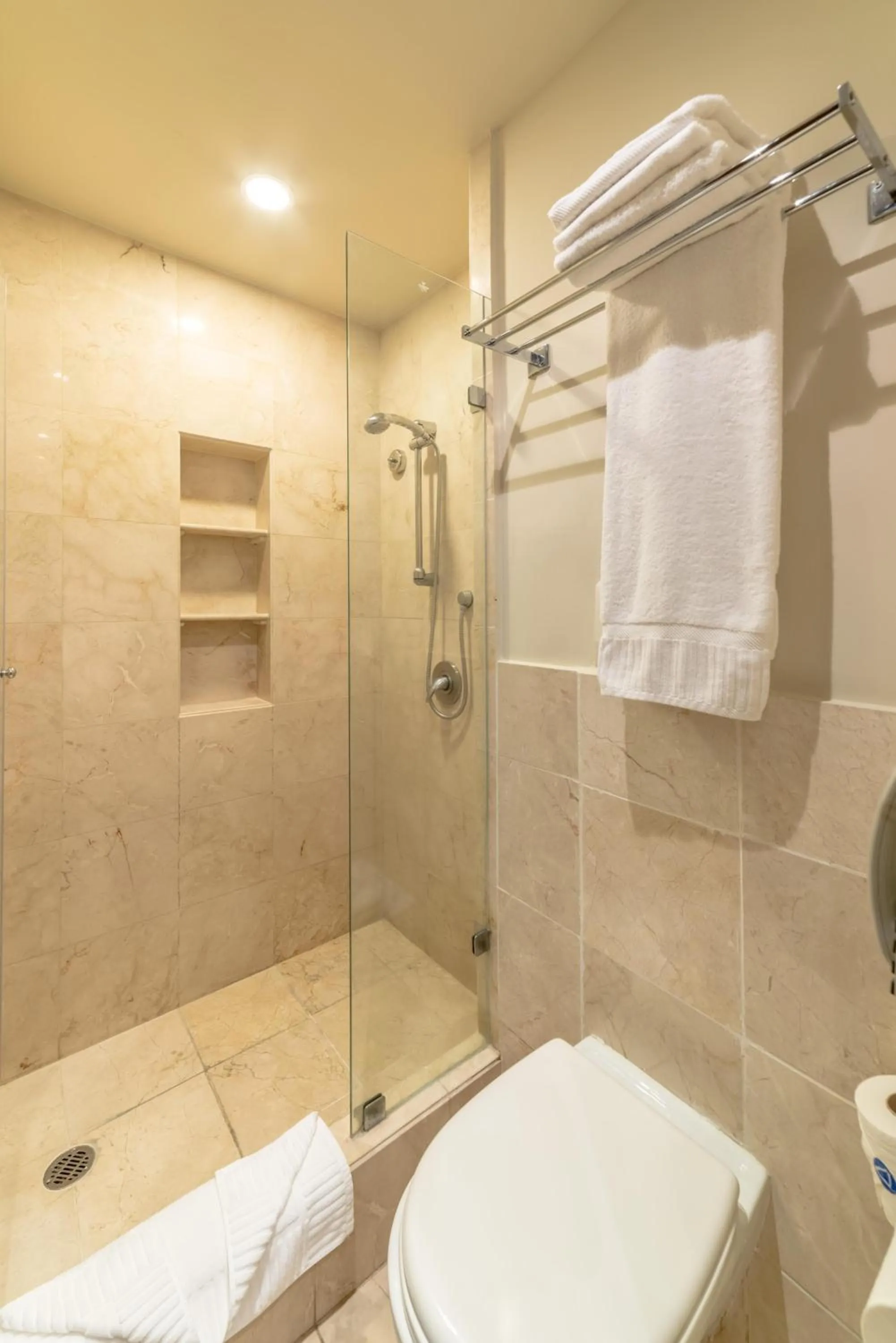 Bathroom in Hodelpa Nicolás de Ovando