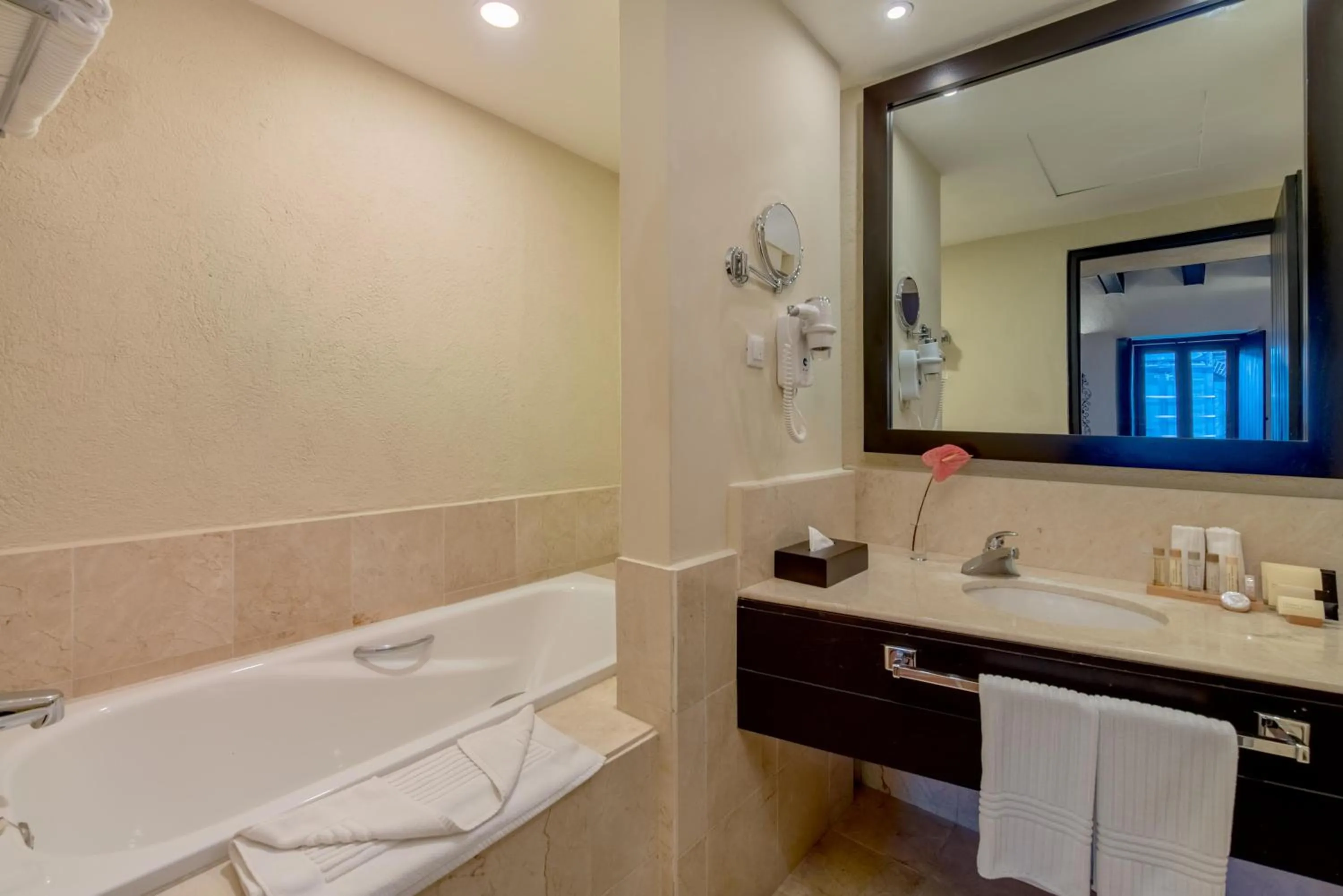 Bathroom in Hodelpa Nicolás de Ovando