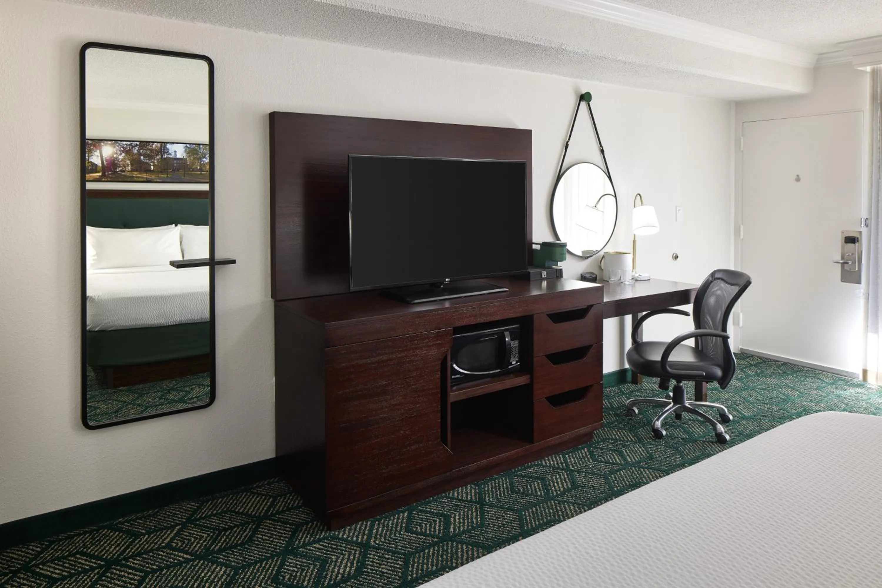 TV and multimedia, Bed in Ohio University Inn and Conference Center