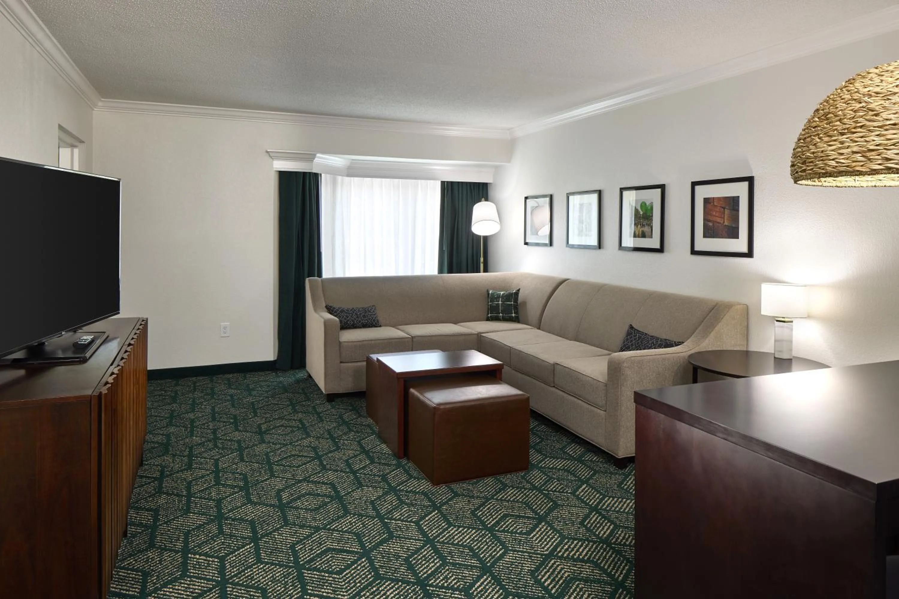 Living room in Ohio University Inn and Conference Center