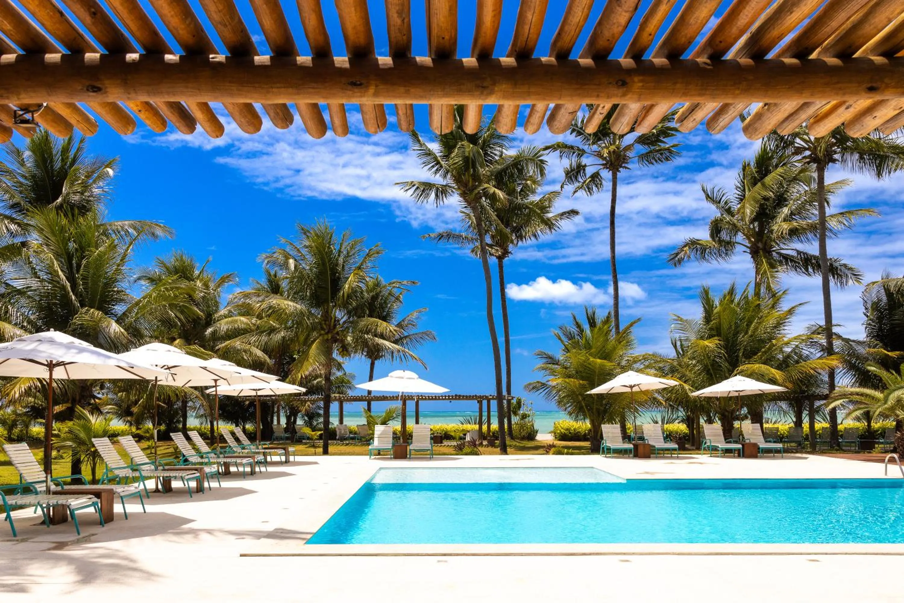 Swimming pool in Pousada Aldeia Beijupirá