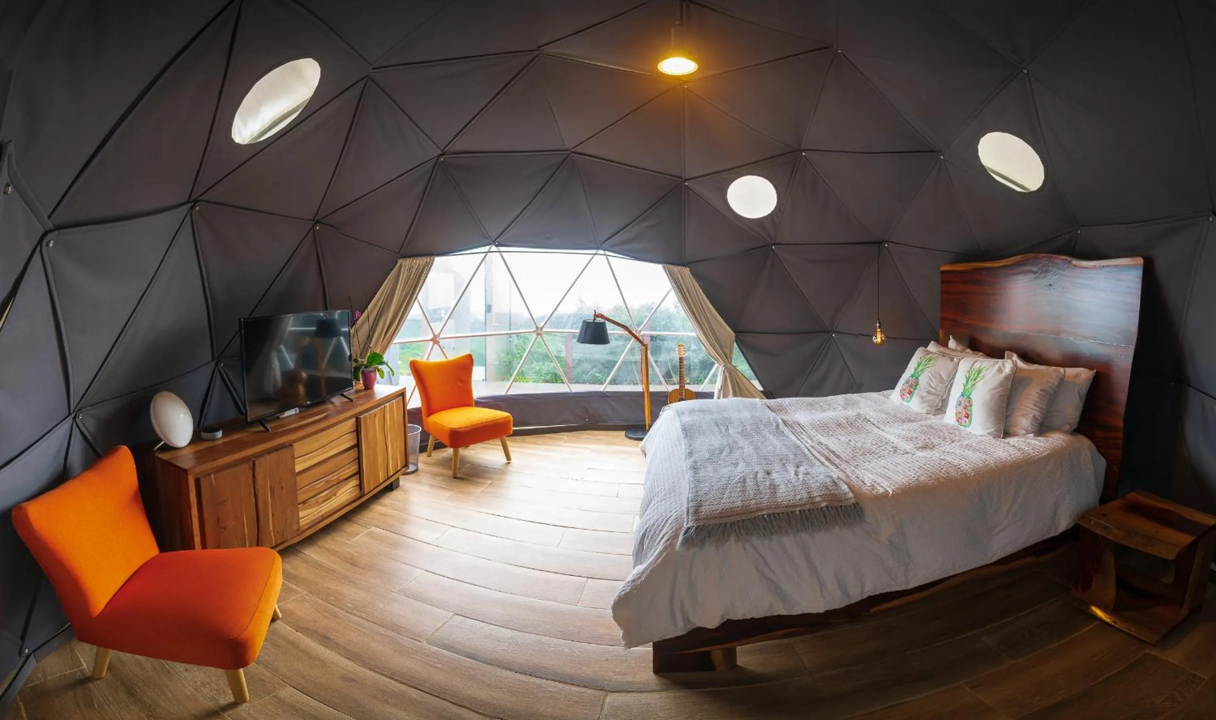 Bed in Chira Glamping Resort Monteverde