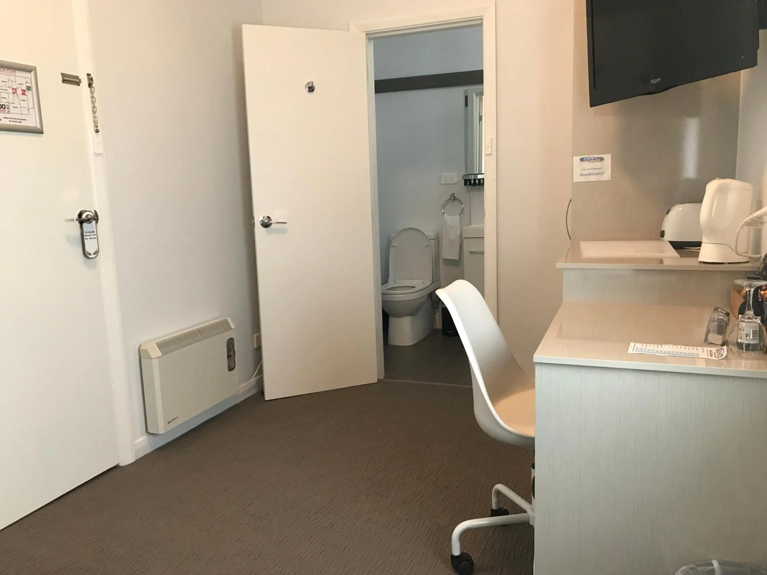 Photo of the whole room in Beach Hotel