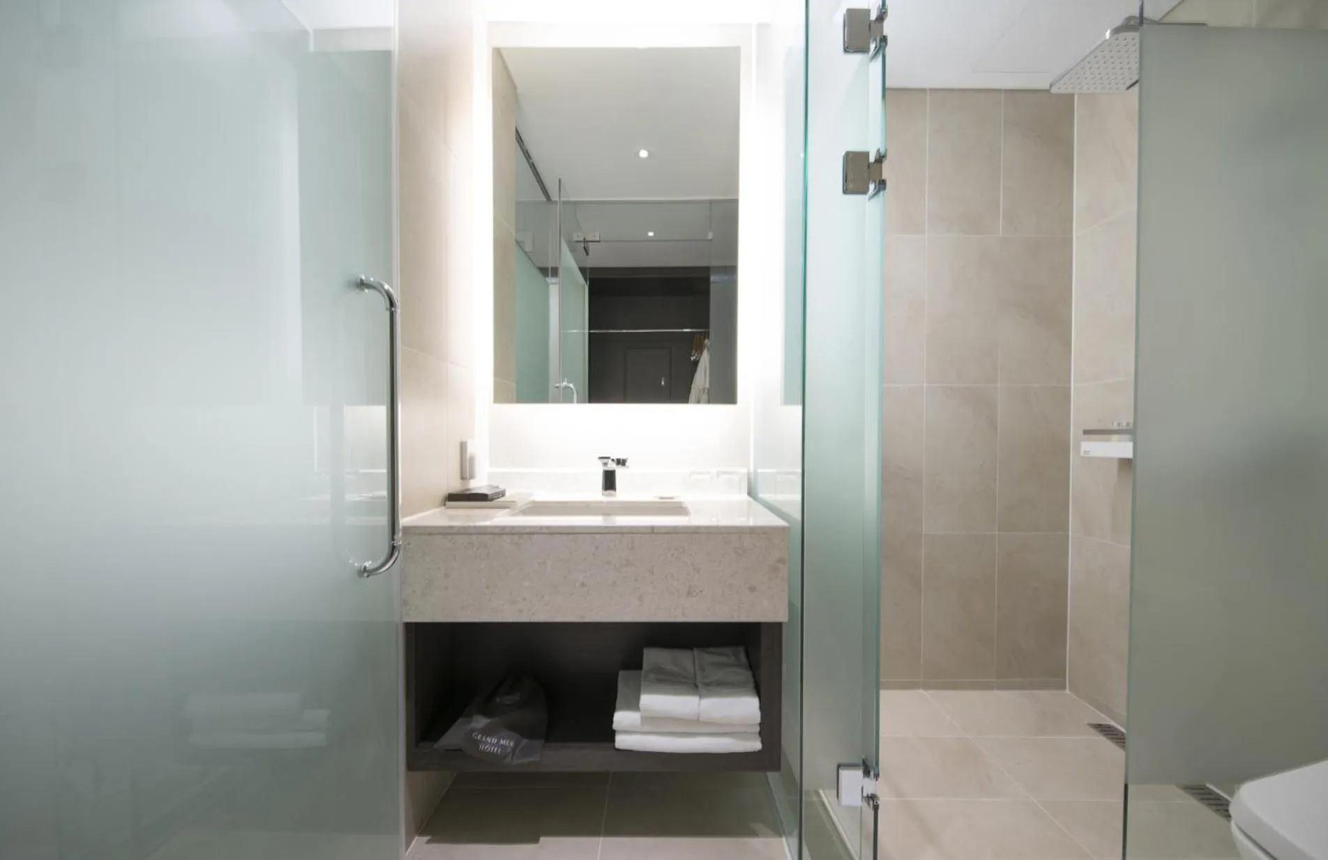 Toilet in Grand Mer Hotel Seogwipo Ocean