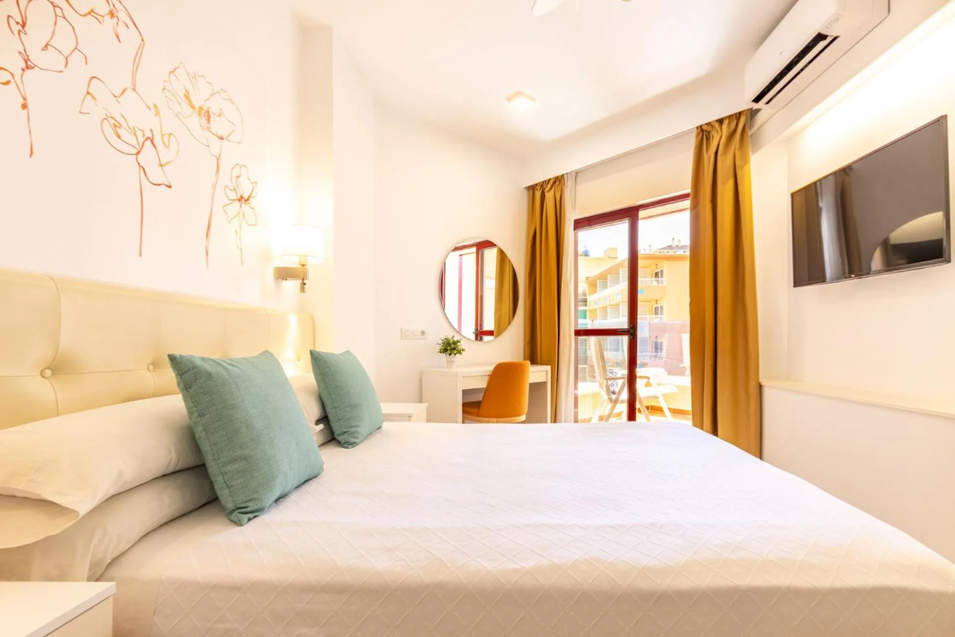 Photo of the whole room, Bed in Hotel Angela - Adults Recommended