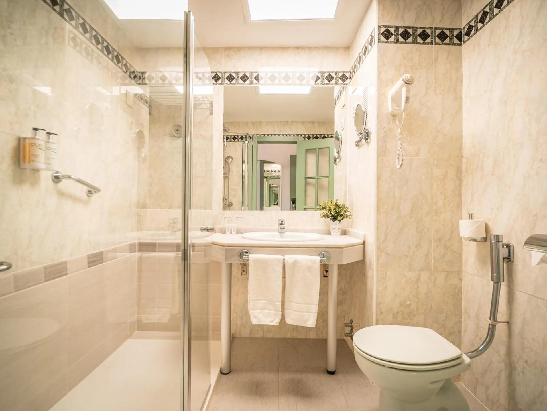 Shower in Hotel Angela - Adults Recommended