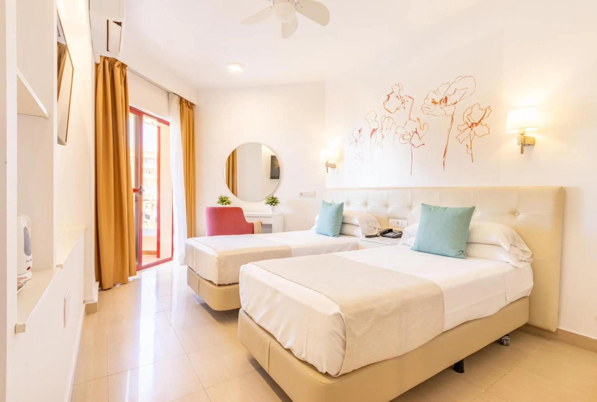 Photo of the whole room, Bed in Hotel Angela - Adults Recommended