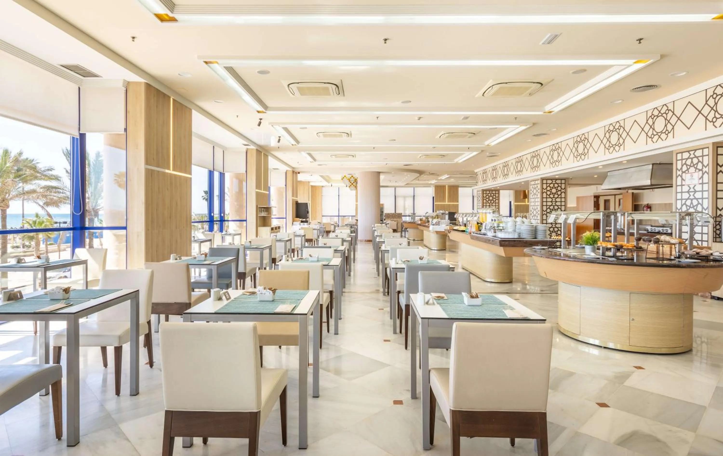 Restaurant/places to eat in Hotel Yaramar - Adults Recommended