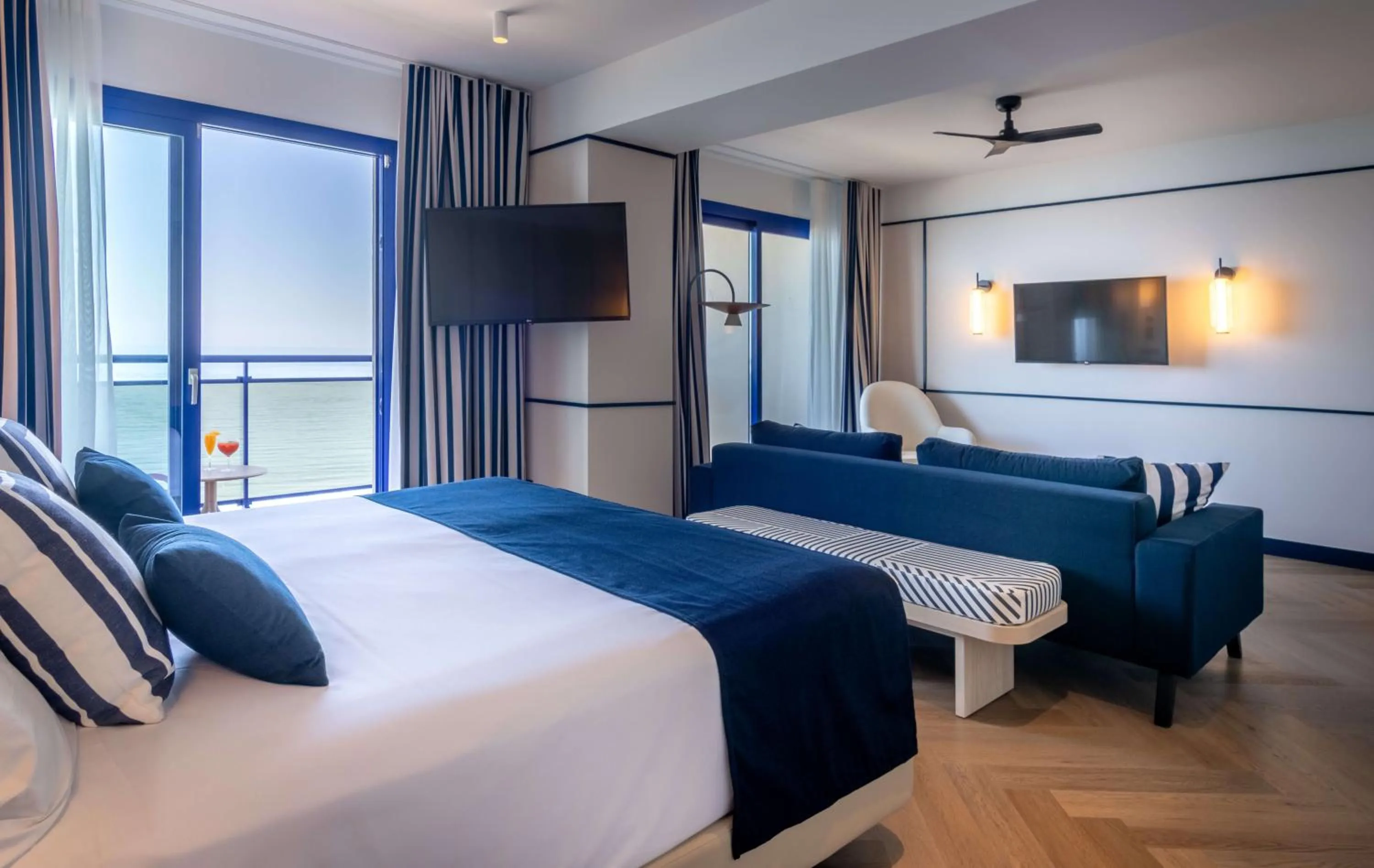 Bedroom, Bed in Hotel Yaramar - Adults Recommended