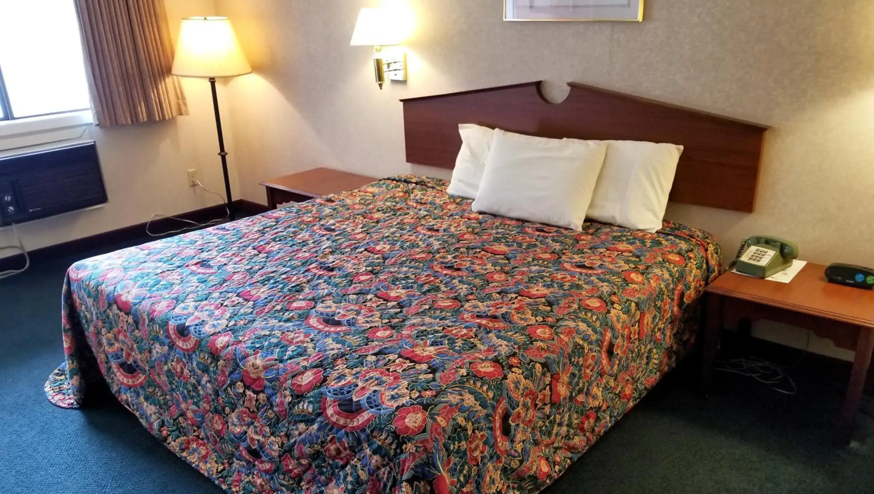 King Room - Disability Access in Keystone Boardwalk Inn and Suites King Room - Disability Access in Keystone Boardwalk Inn and Suites