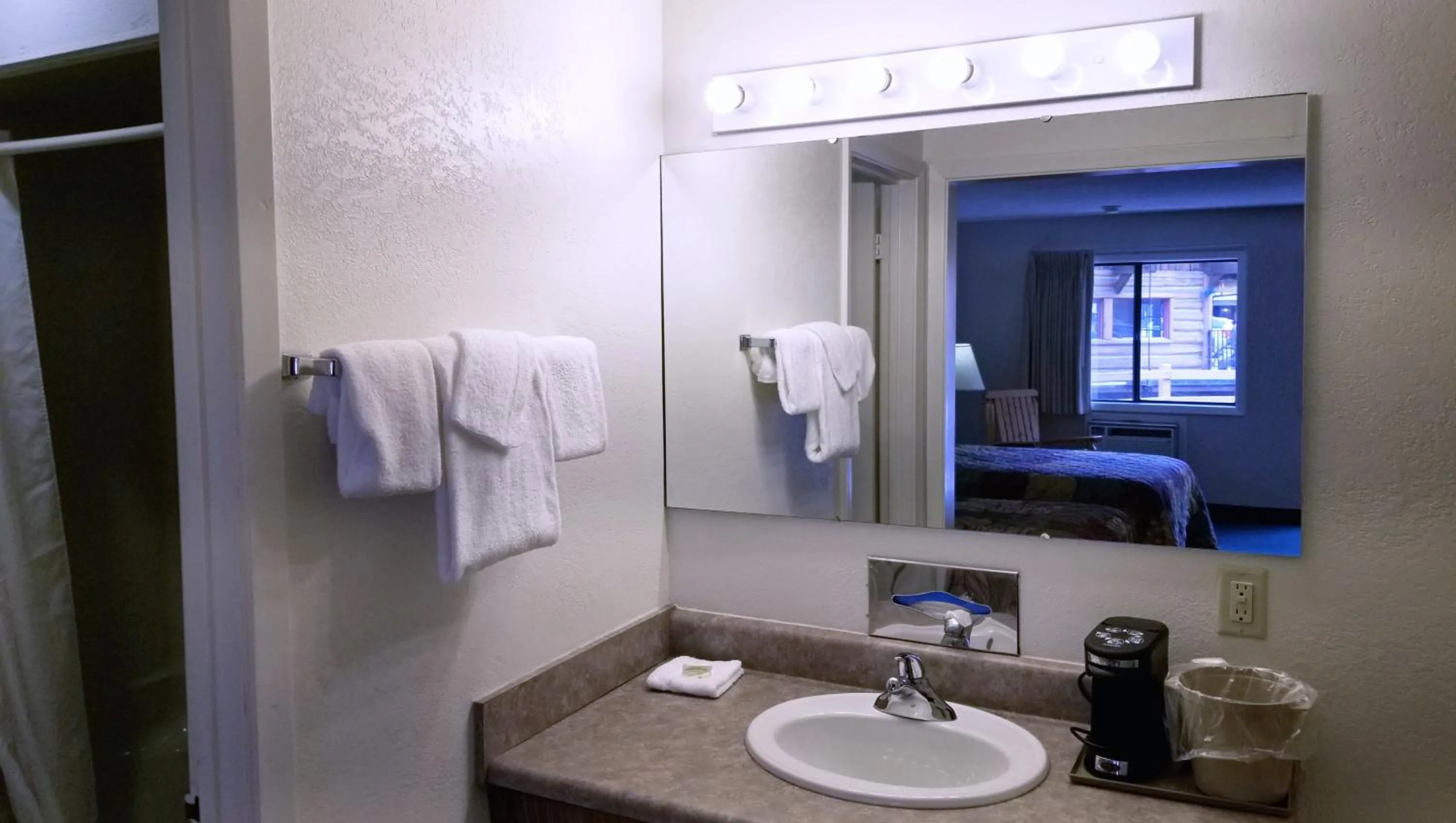 Bathroom in Keystone Boardwalk Inn and Suites