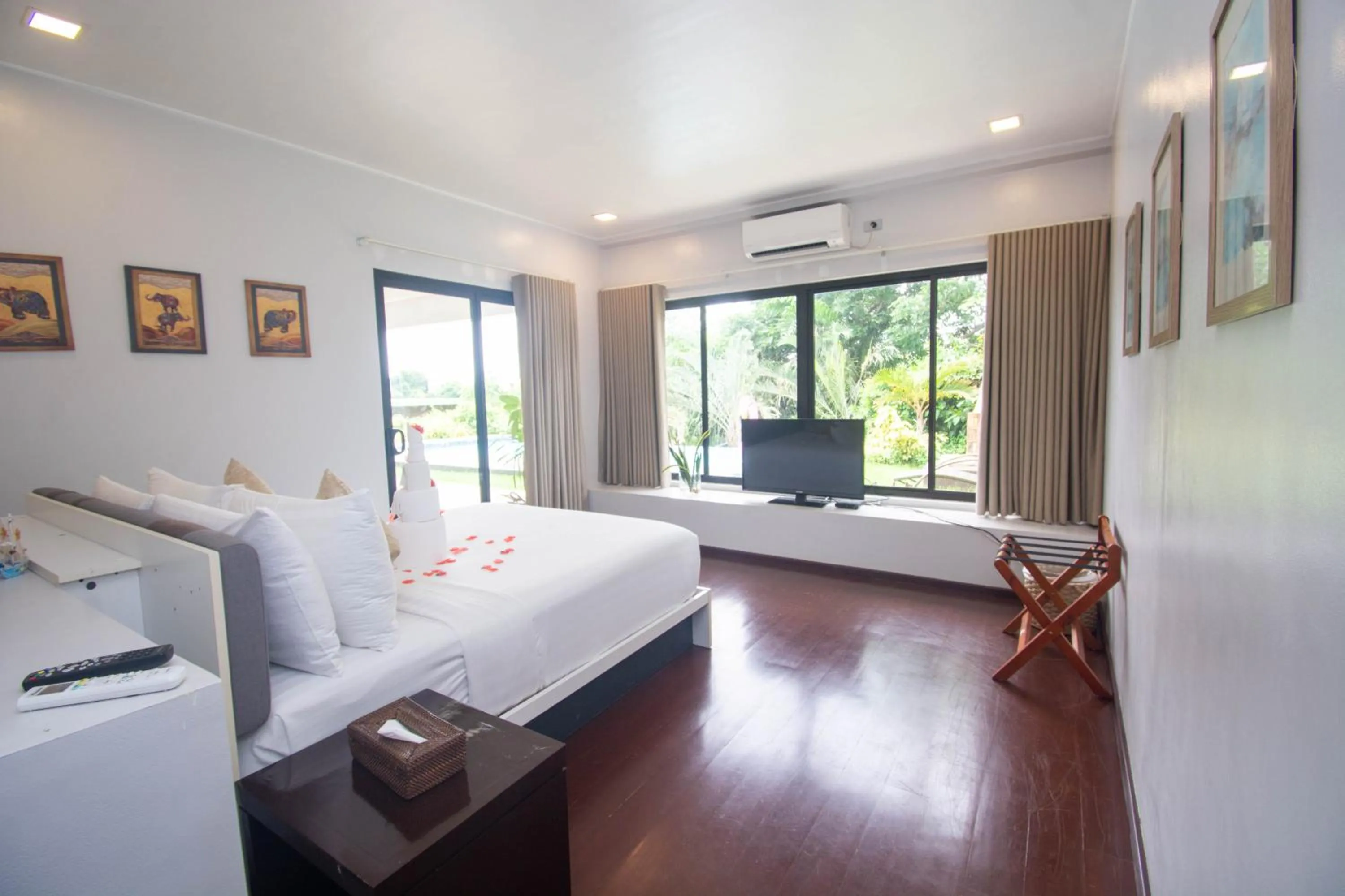 Bedroom, Bed in One Hagdan Villas