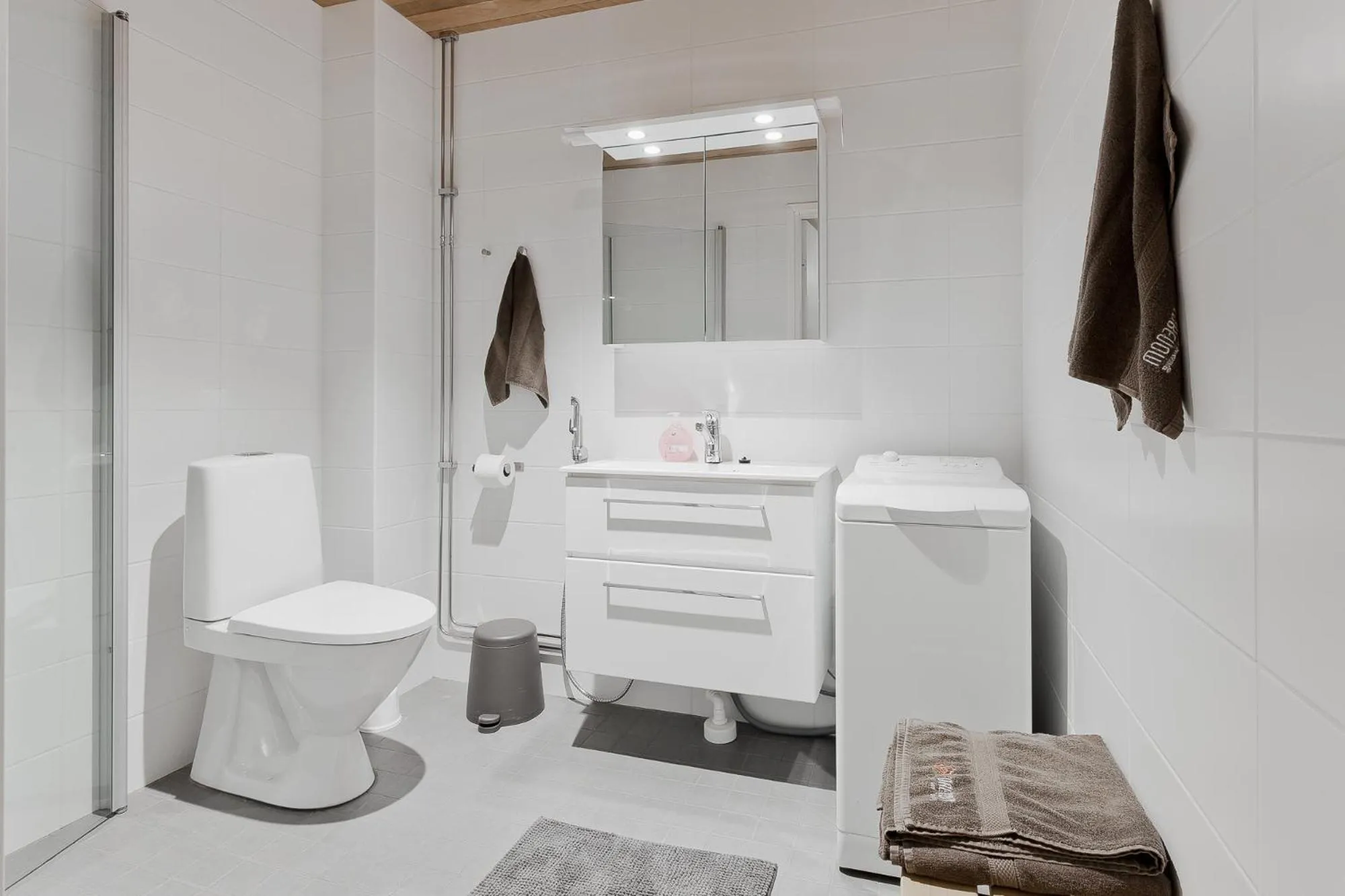 Shower in Forenom Serviced Apartments Turku Kakolanmäki