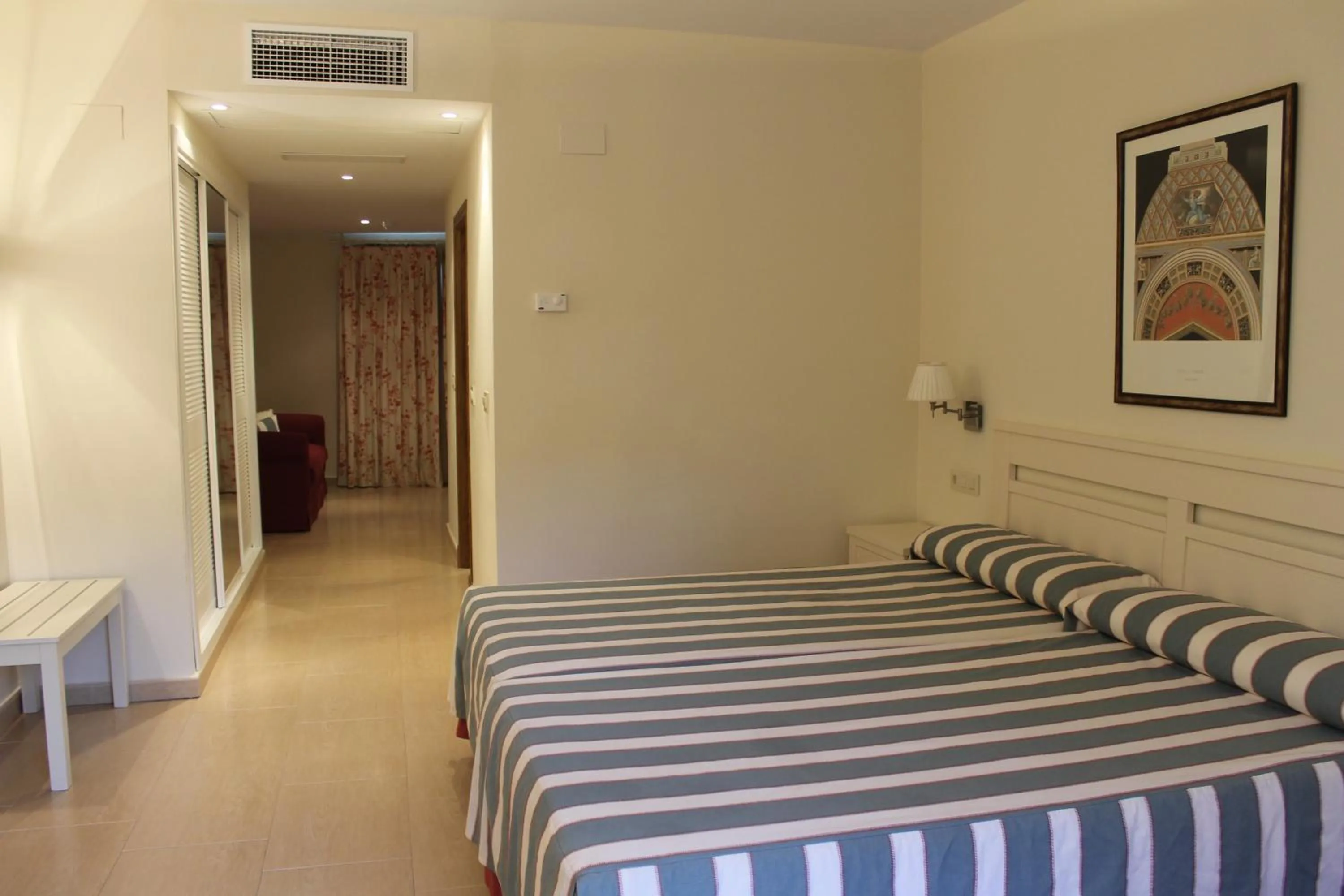 Photo of the whole room in Mirador de La Portilla