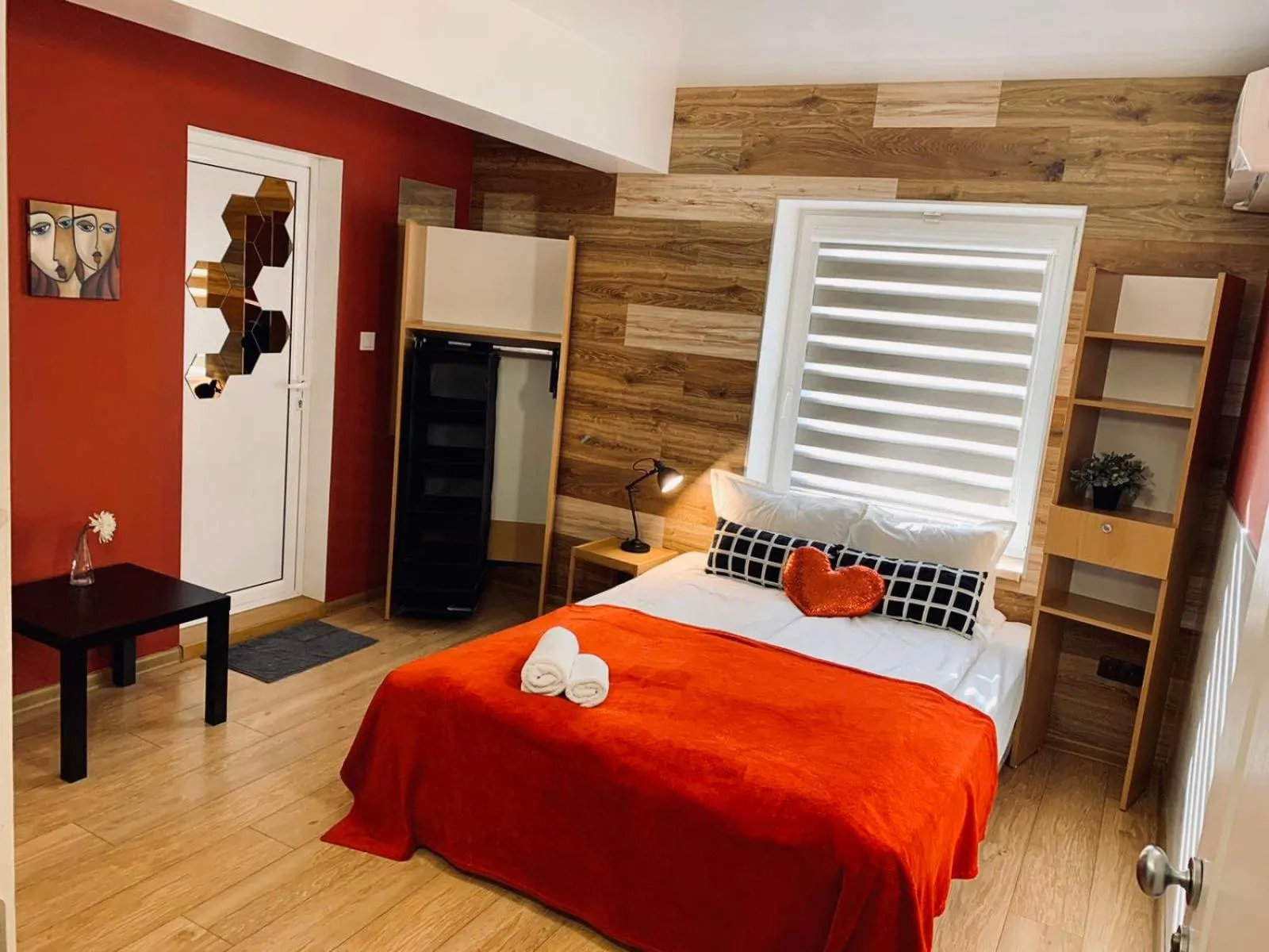 Photo of the whole room, Bed in Fox Rooms Aparthotel