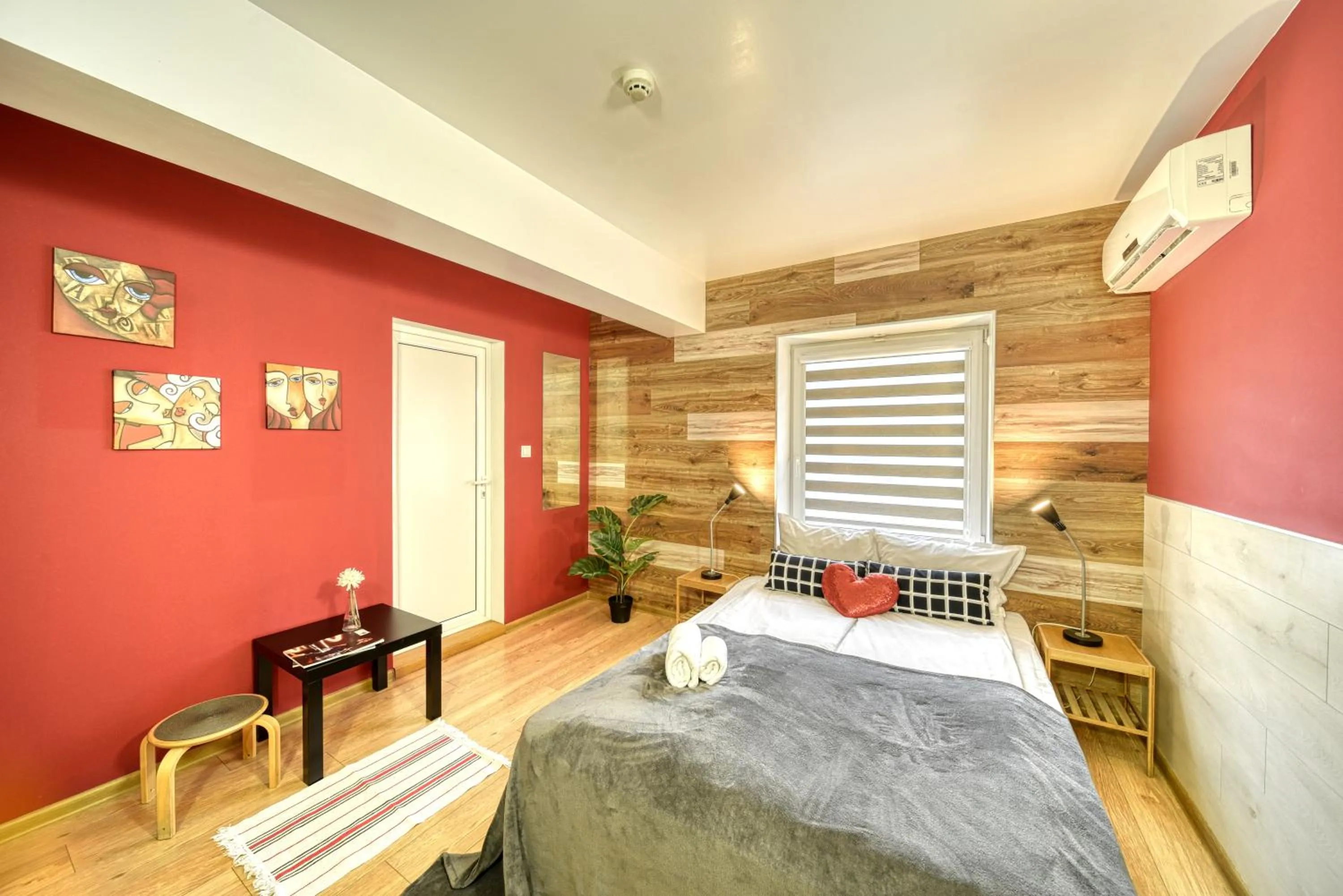 Bed in Fox Rooms Aparthotel