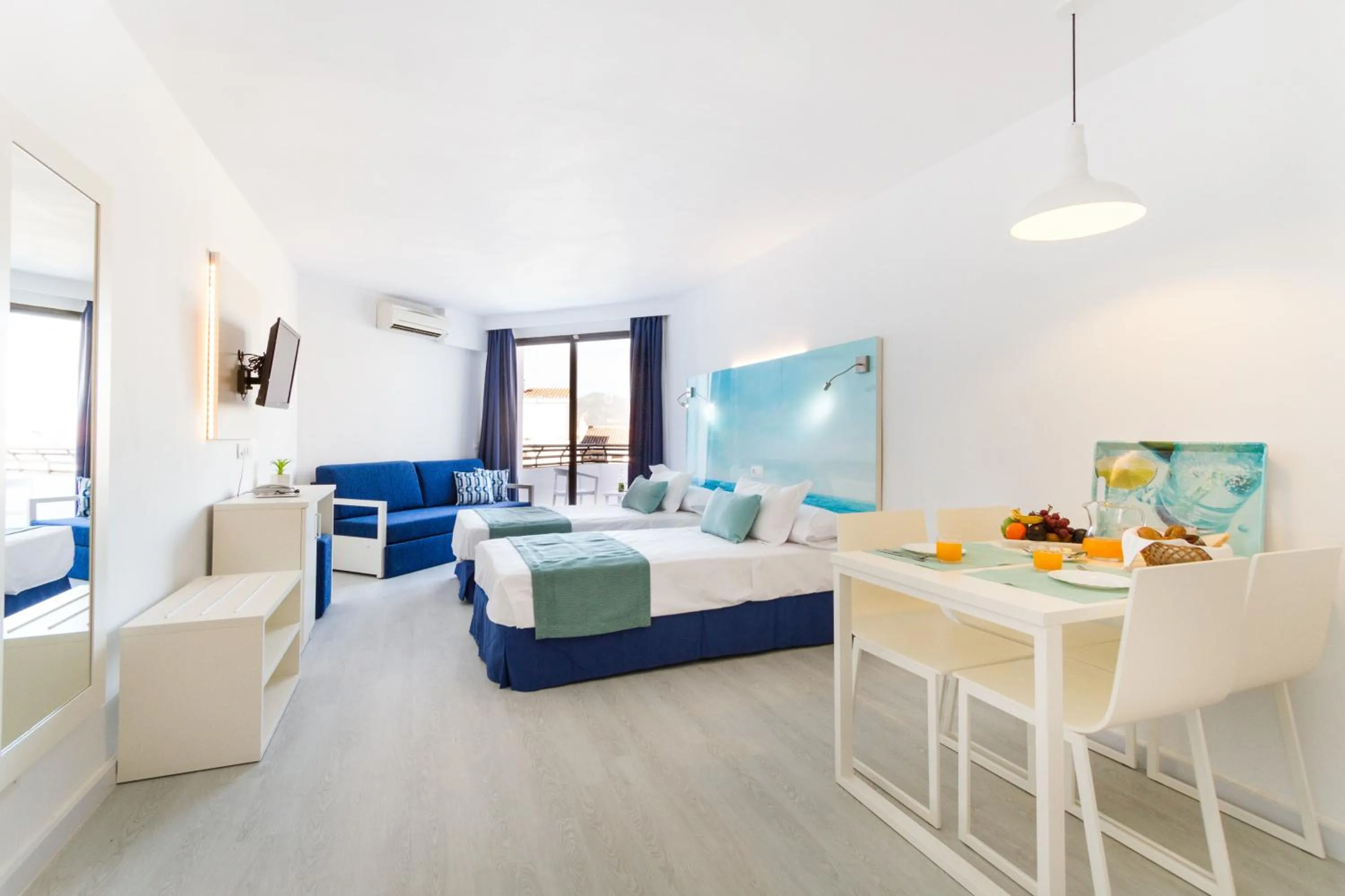 Living room, Bed in Plazamar Serenity Resort