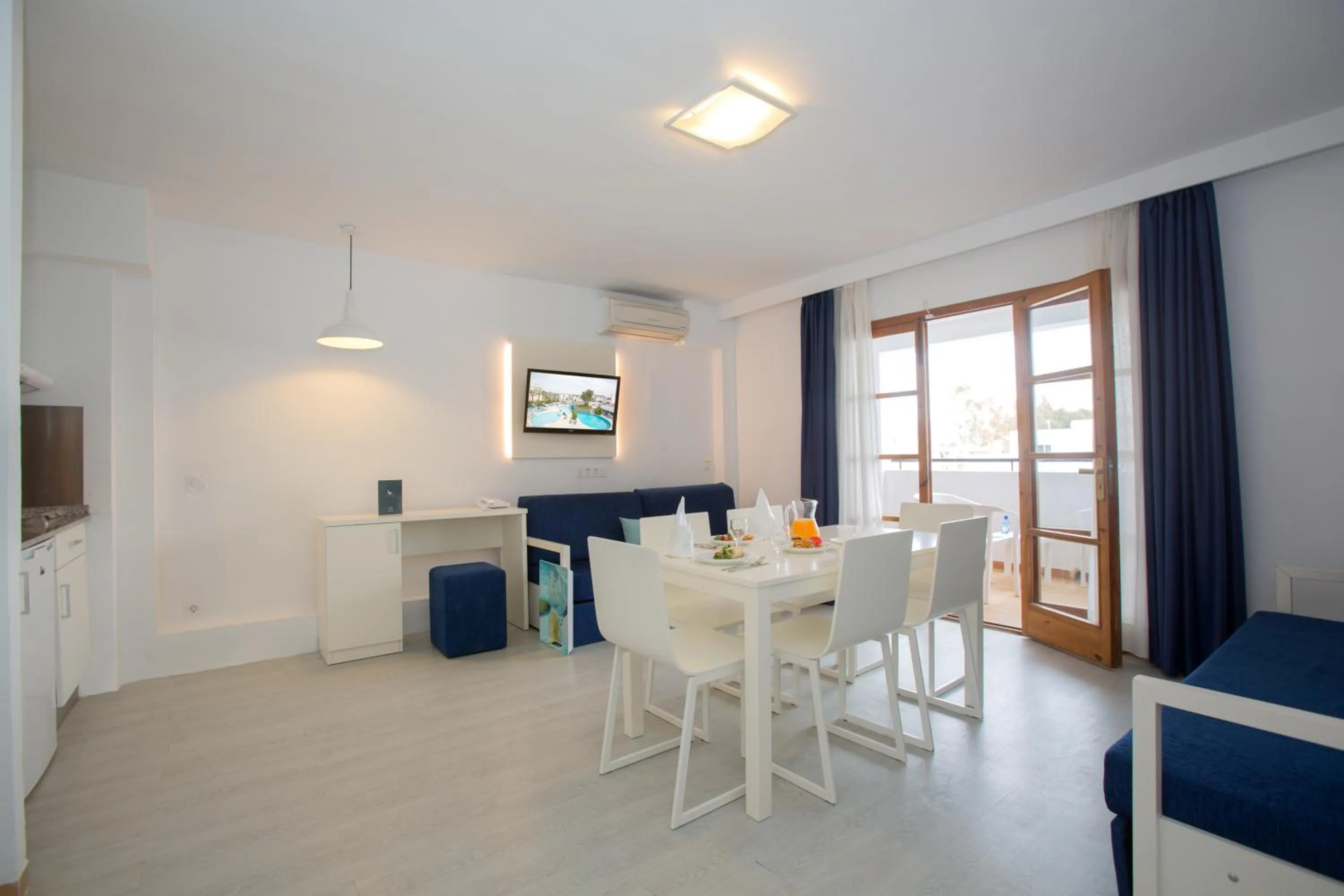 TV and multimedia in Plazamar Serenity Resort