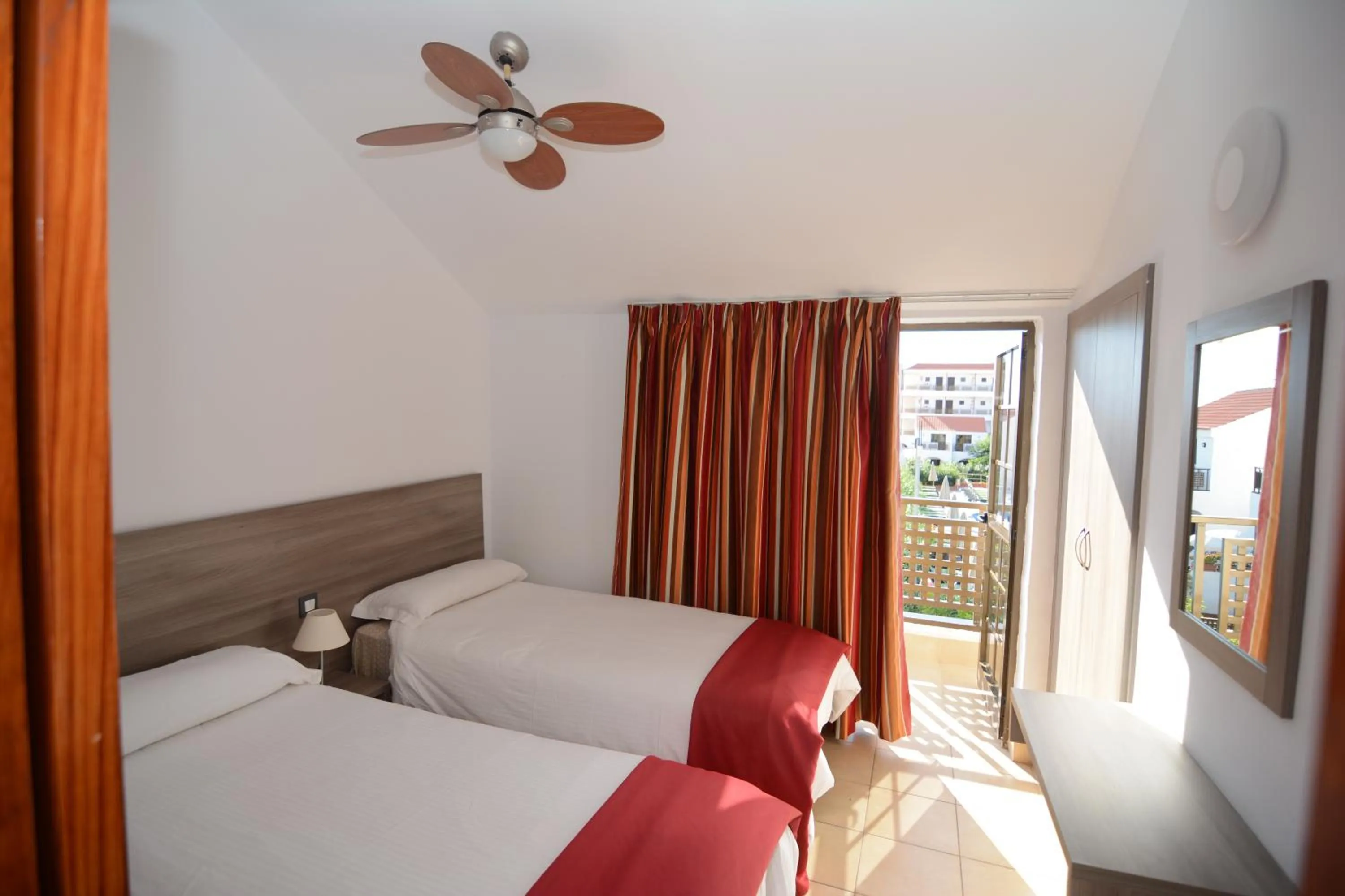 Photo of the whole room, Bed in Parquemar