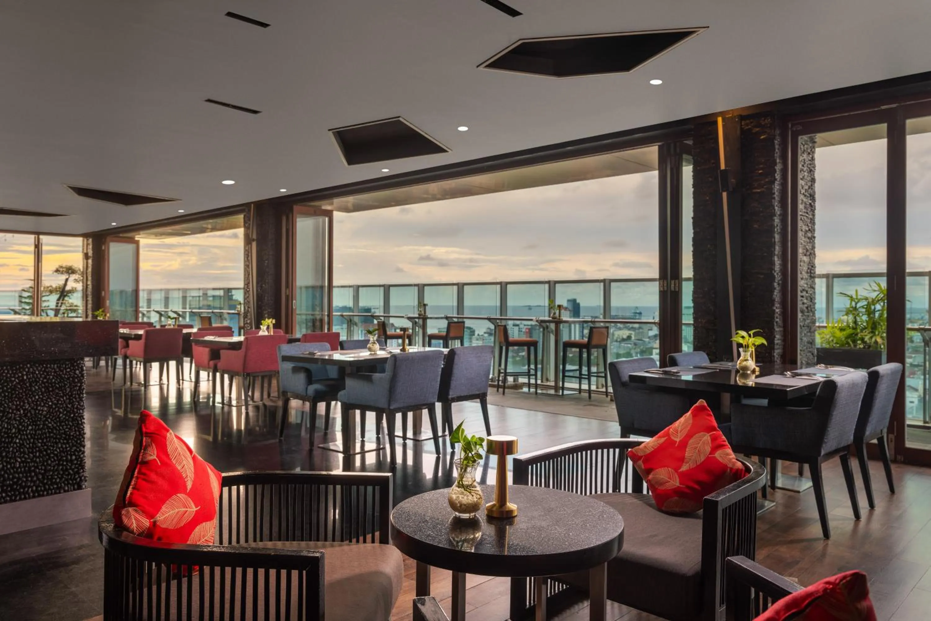 Restaurant/places to eat in Melia Makassar