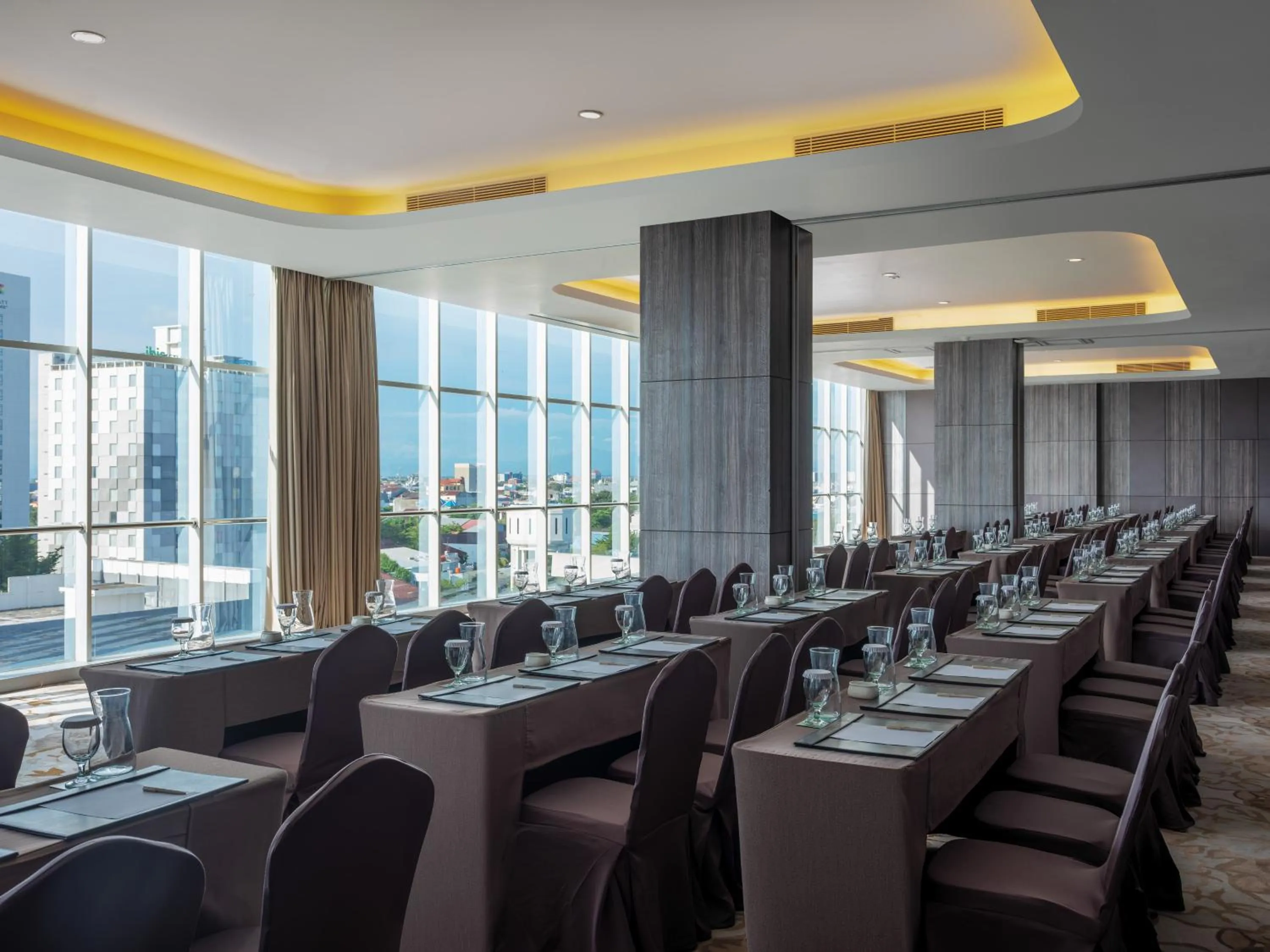 Restaurant/places to eat in Melia Makassar