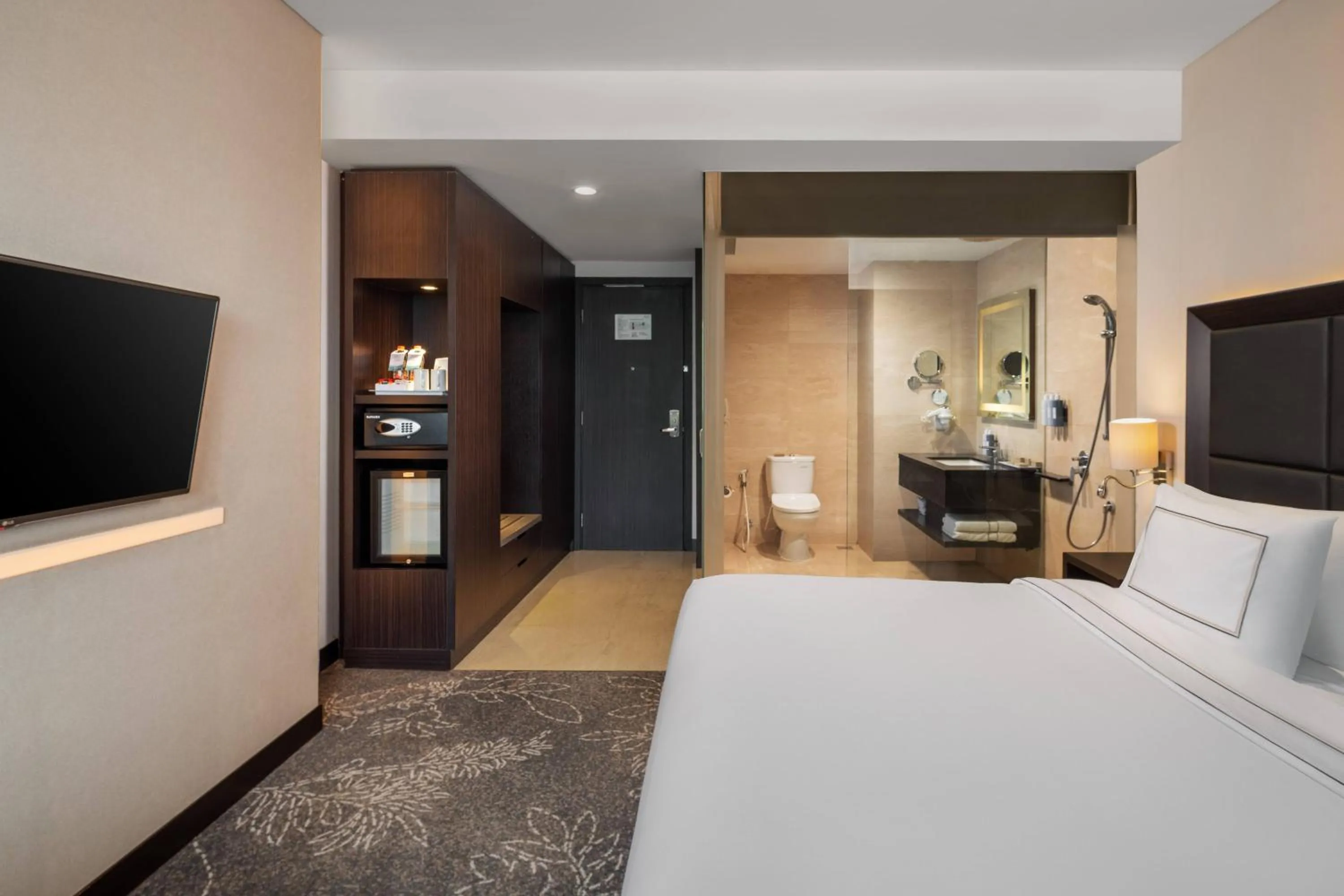Property building, Bed in Meliá Makassar