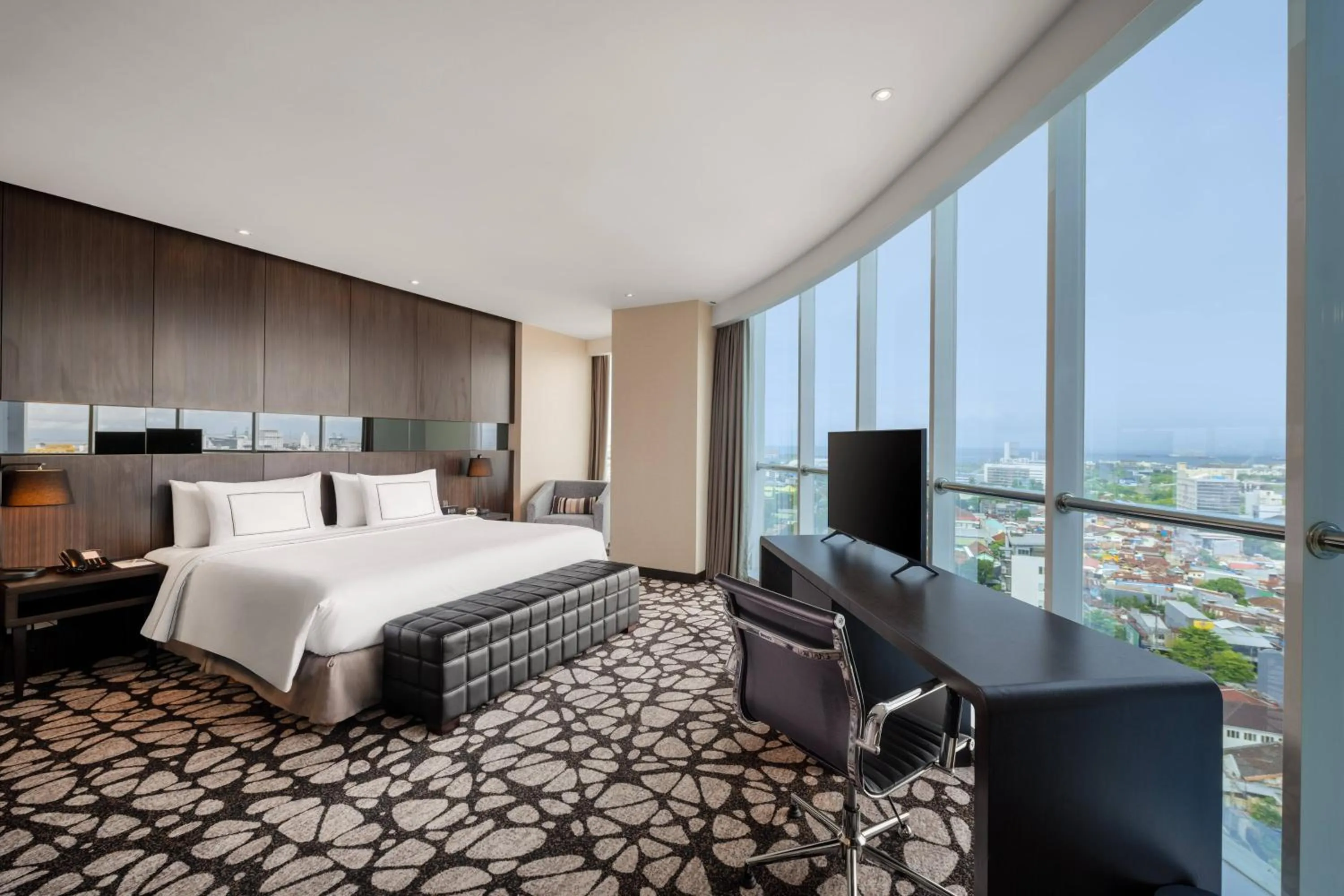 Property building, Bed in Meliá Makassar