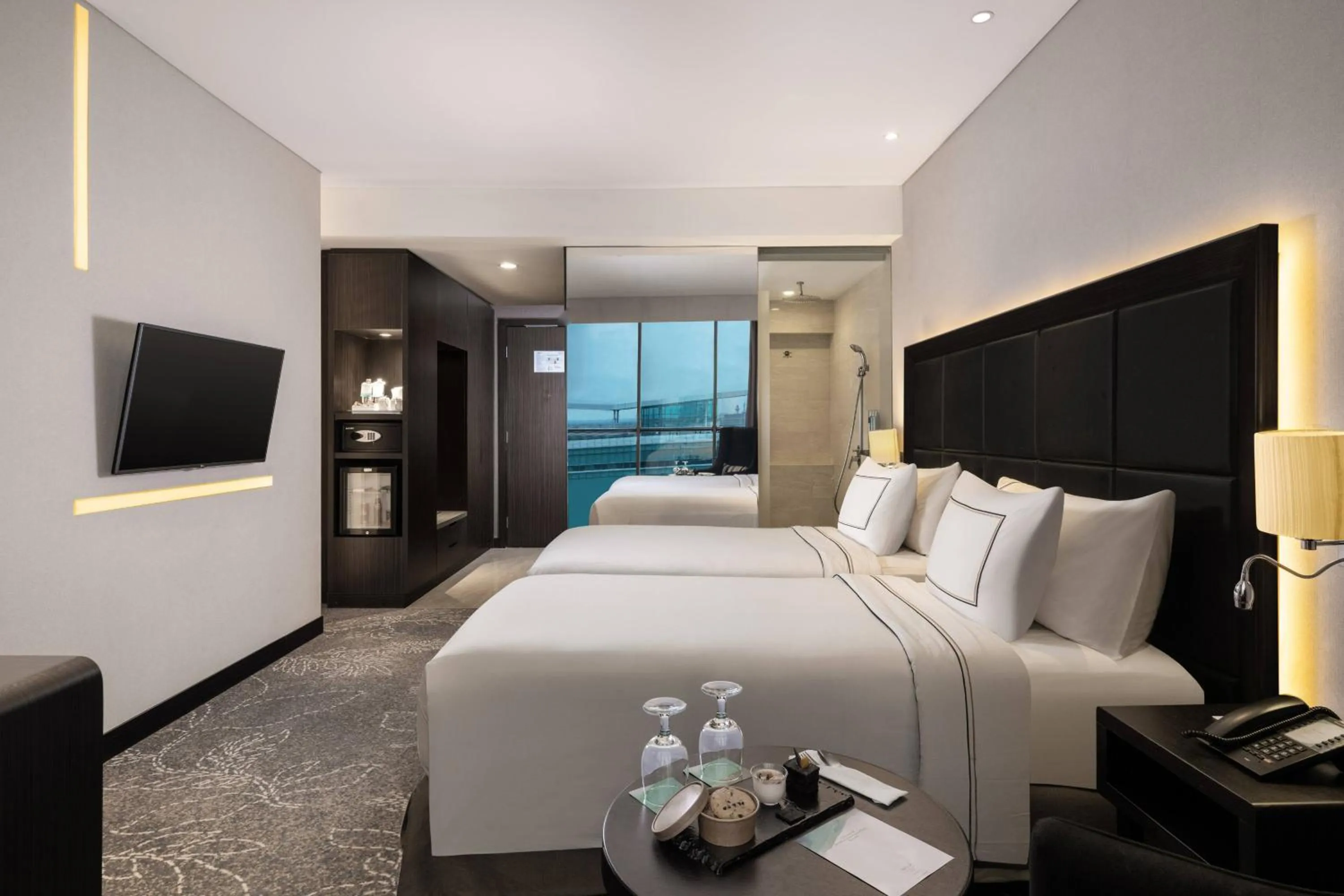 Property building, Bed in Meliá Makassar
