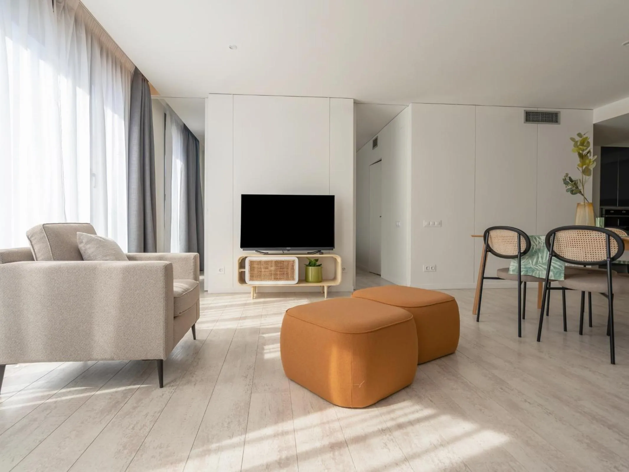 TV and multimedia in Limehome Barcelona Rector Triadó