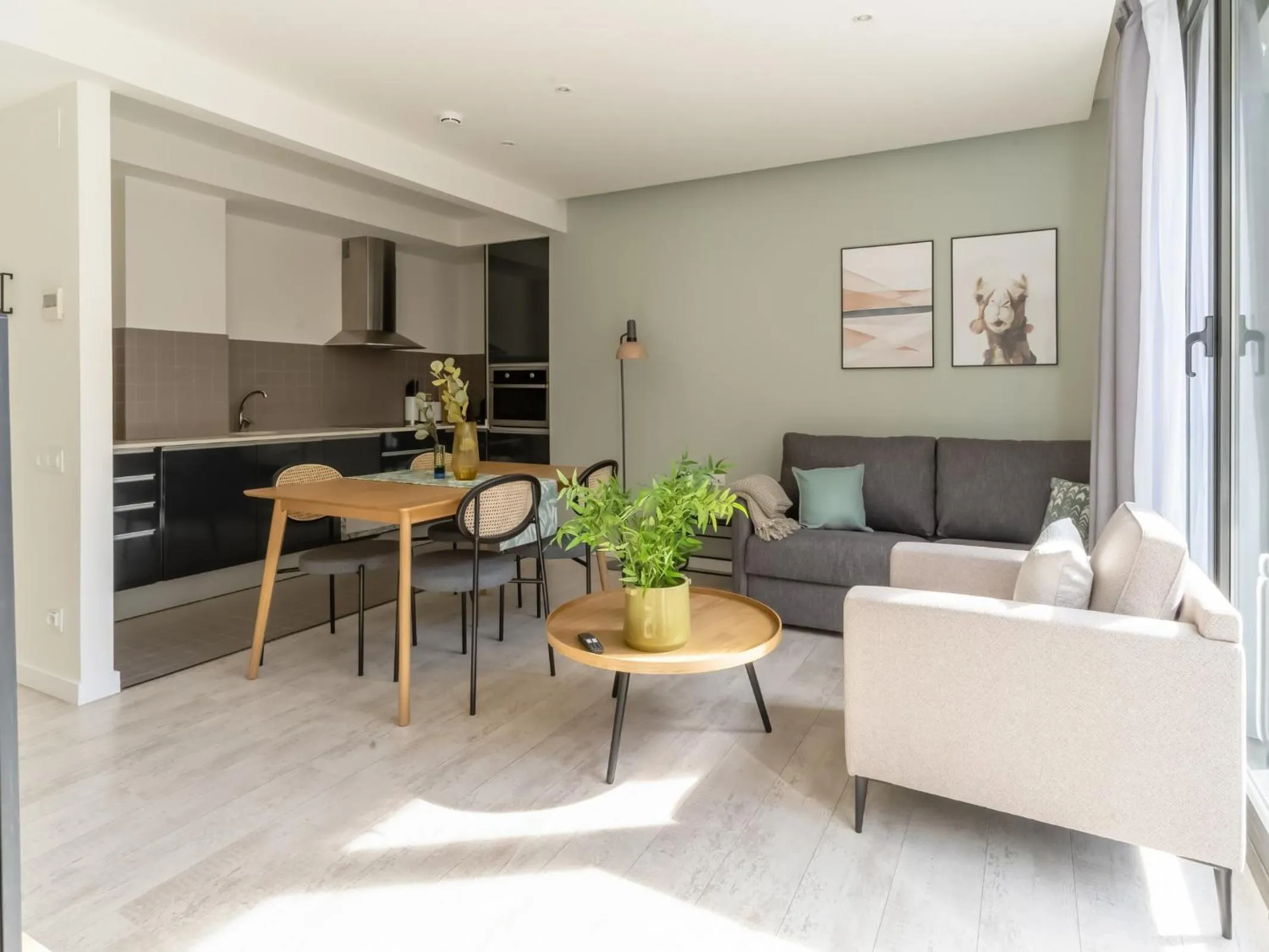 Living room in Limehome Barcelona Rector Triadó