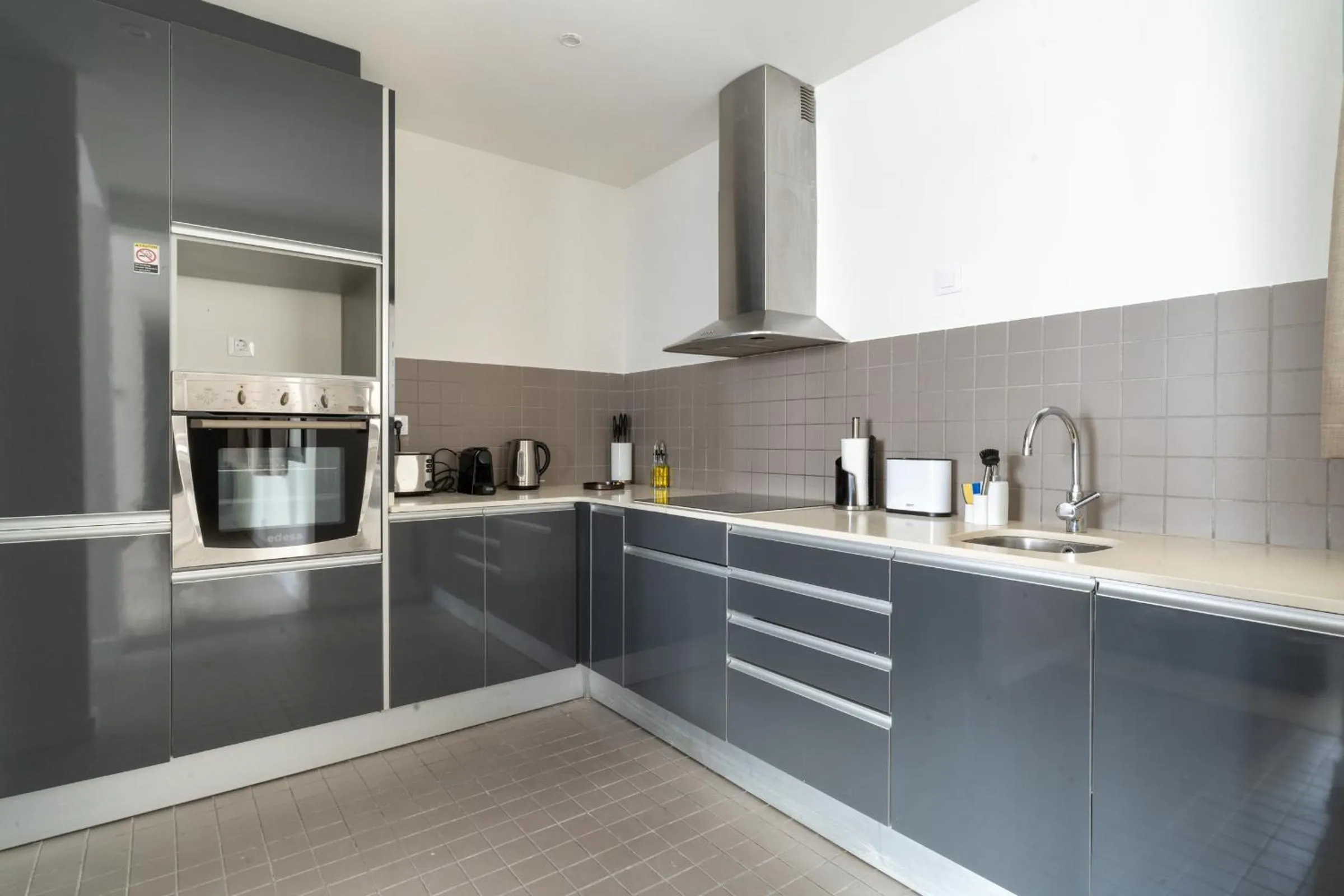 Coffee/tea facilities in Limehome Barcelona Rector Triadó