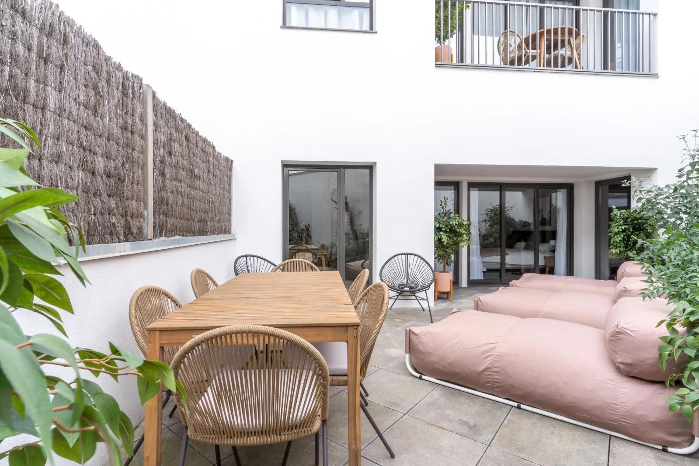 Patio in Limehome Barcelona Rector Triadó