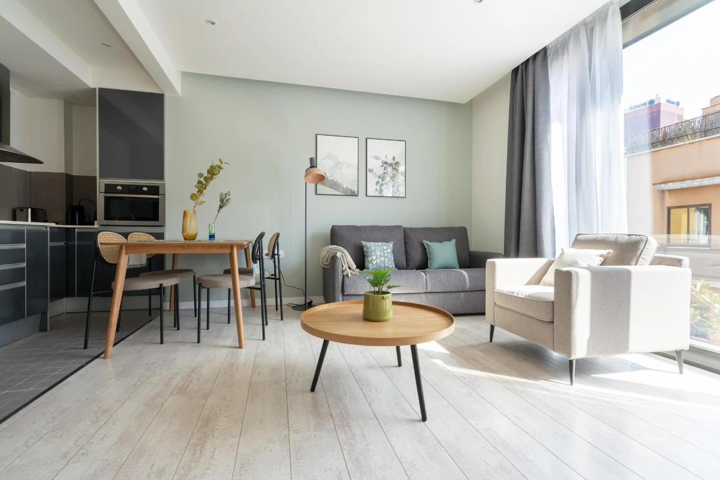 Kitchen or kitchenette in Limehome Barcelona Rector Triadó