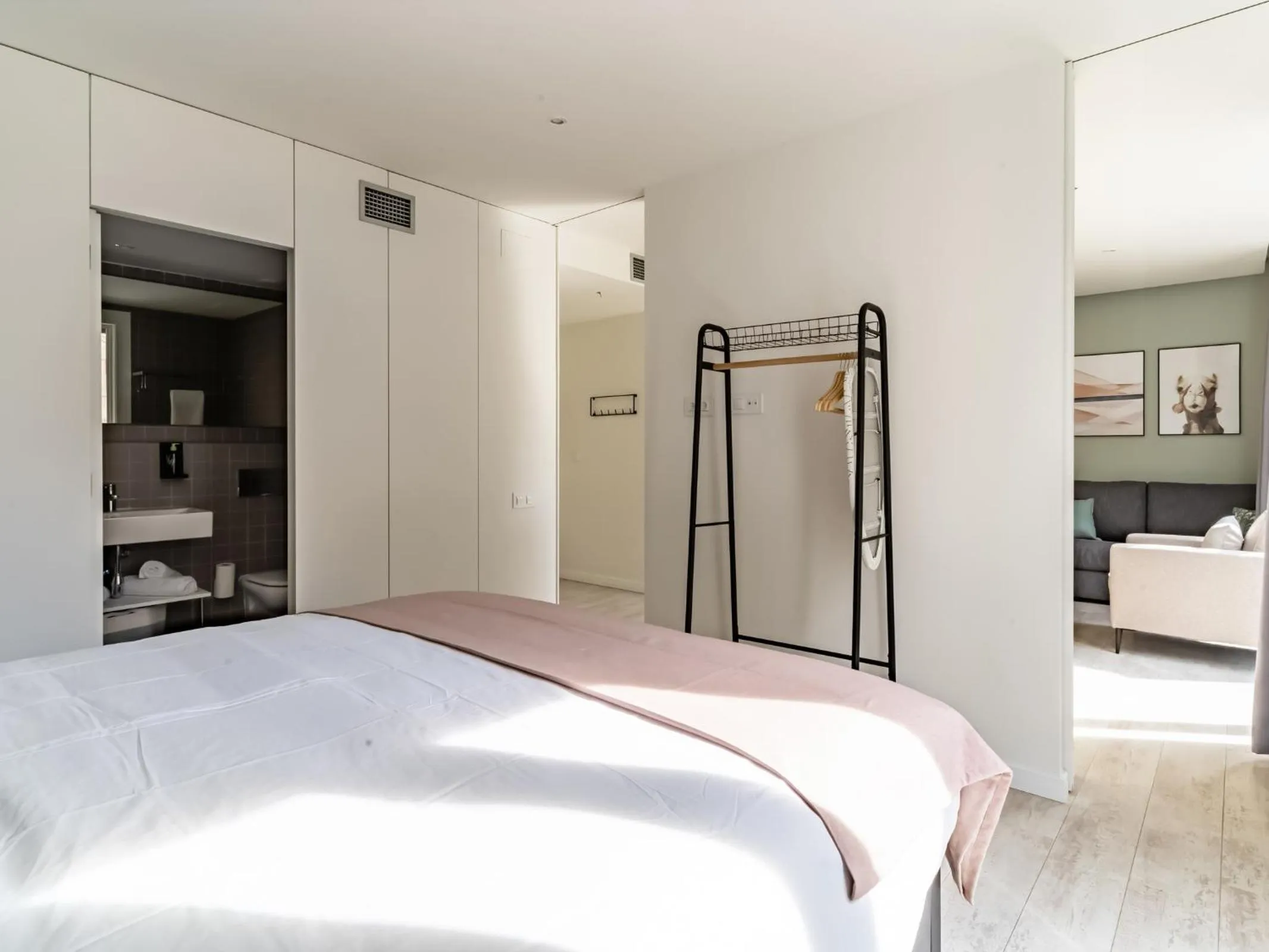 Bed in Limehome Barcelona Rector Triadó