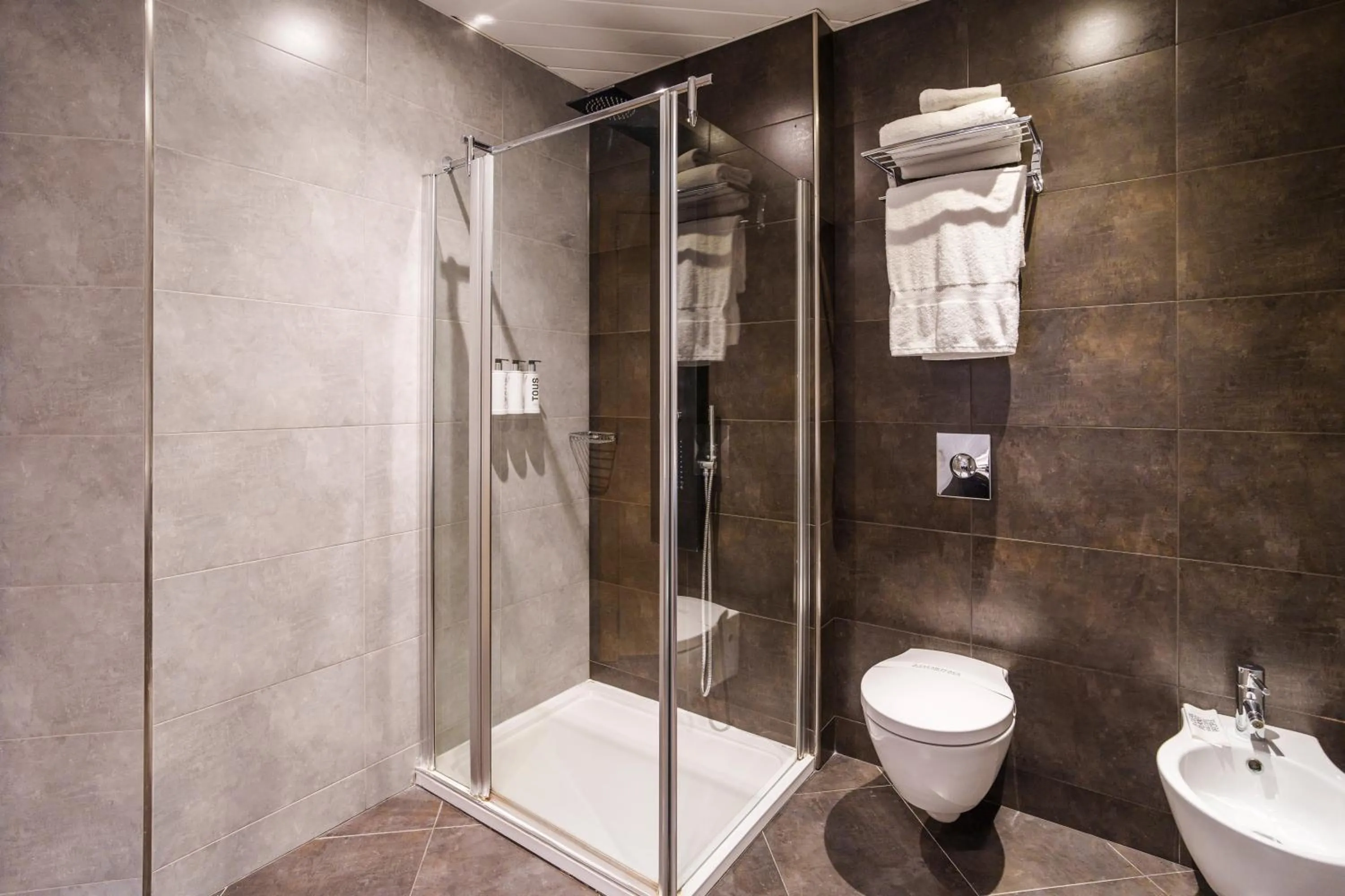 Shower in Spirit Hotel Gran Bilbao