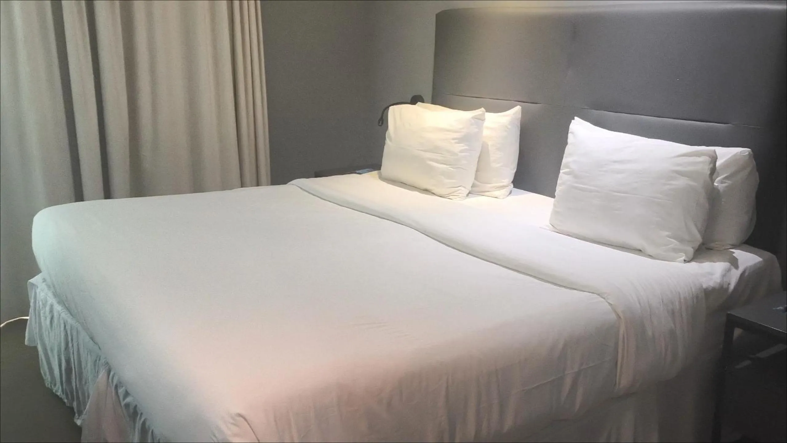 Photo of the whole room, Bed in Wyndham Rio Barra