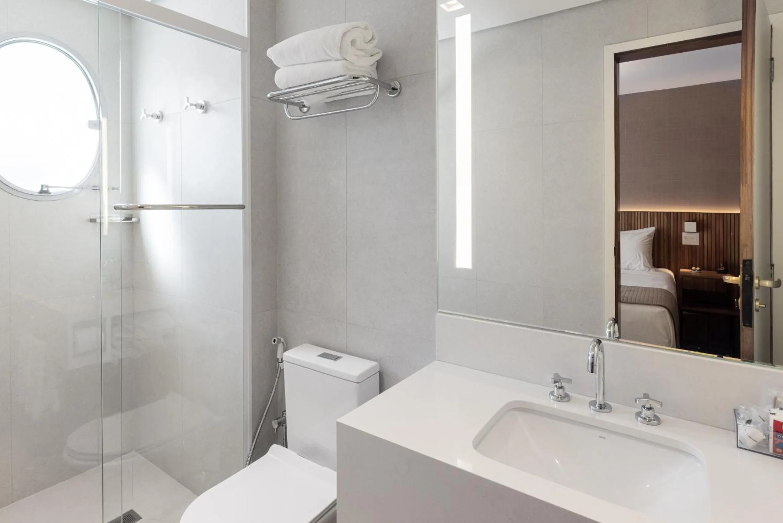 Bathroom in Regent Park Suite Hotel