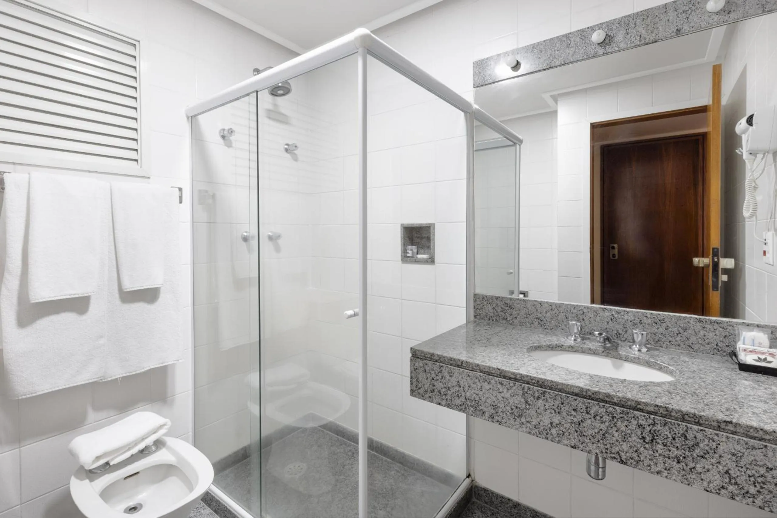 Bathroom in Regent Park Suite Hotel