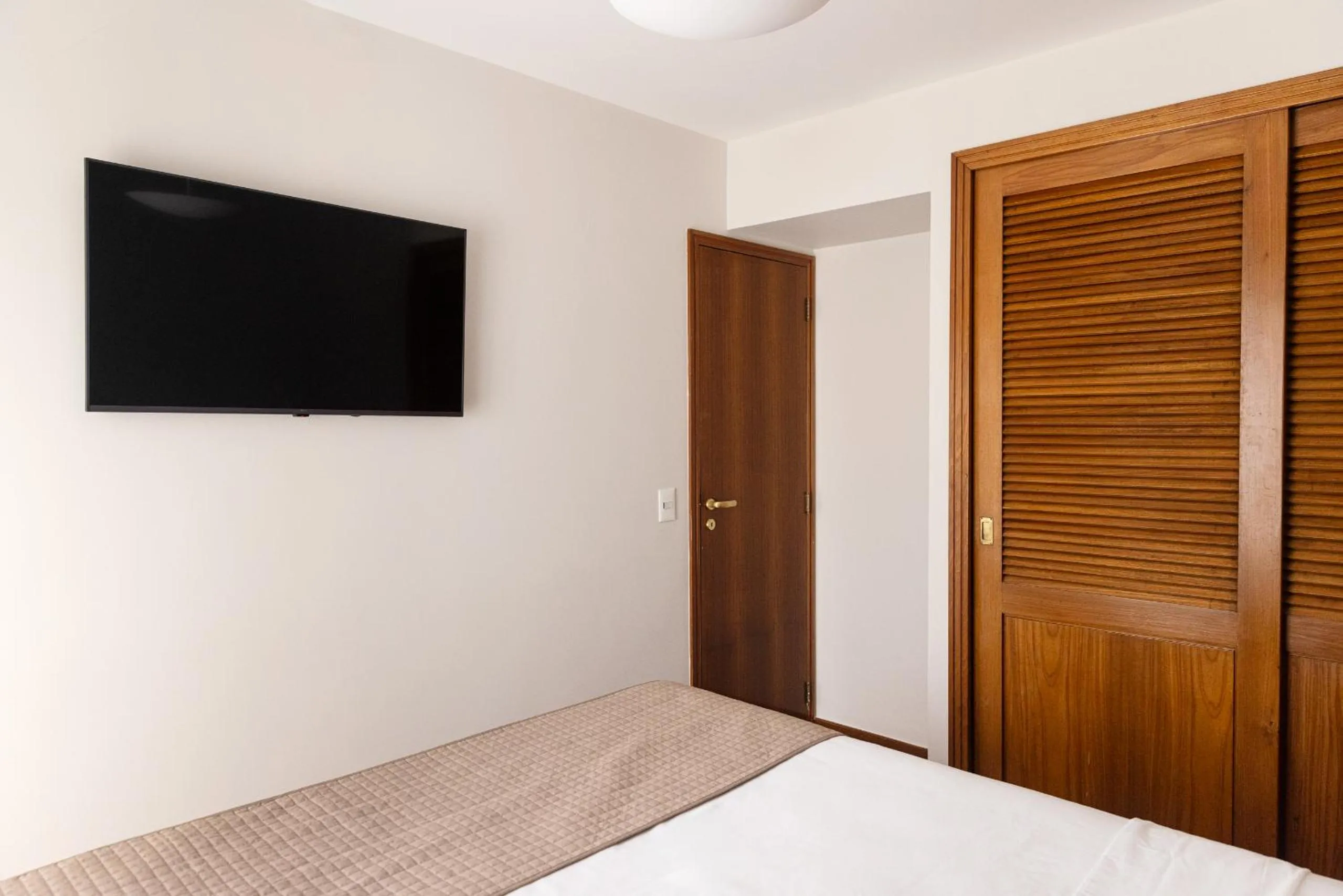 Bedroom, Bed in Regent Park Suite Hotel