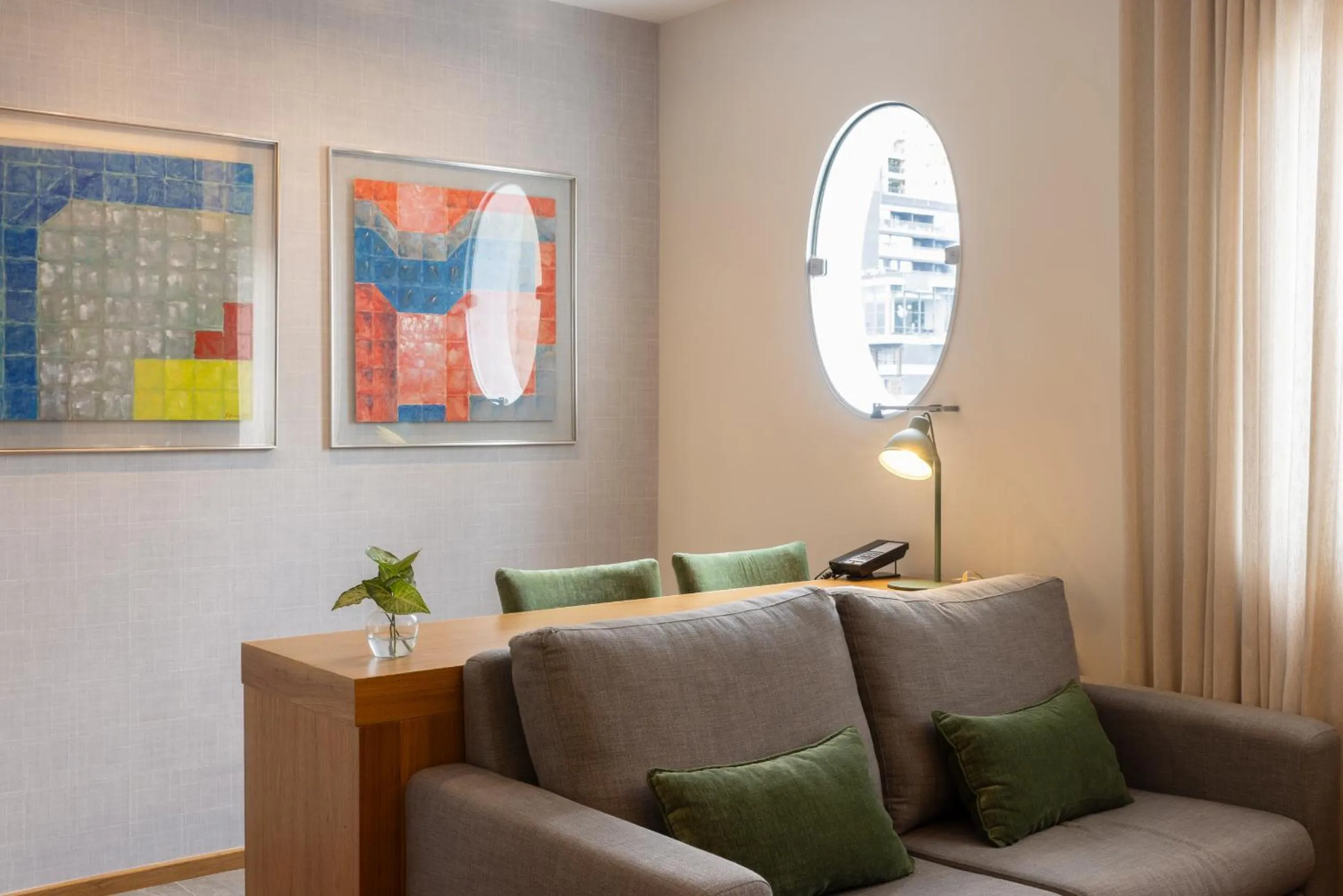 Living room in Regent Park Suite Hotel