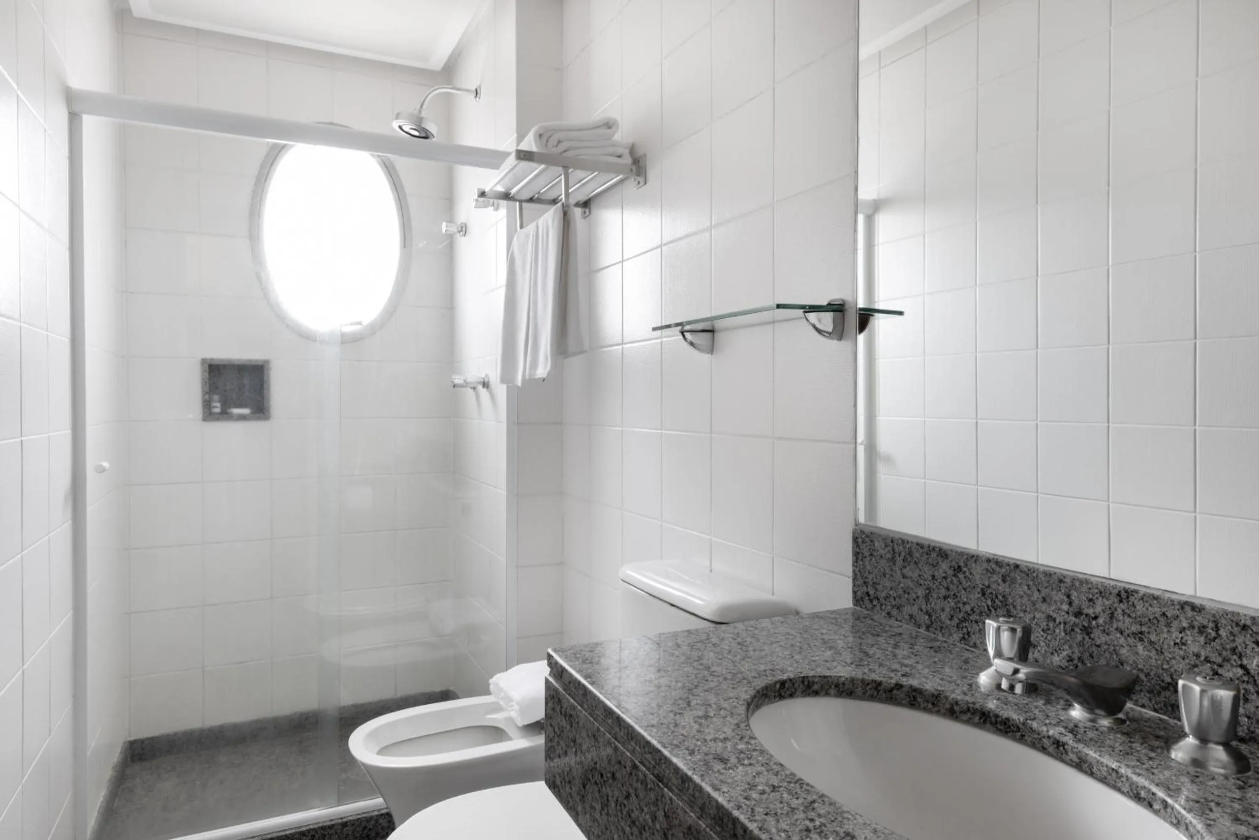 Bathroom in Regent Park Suite Hotel