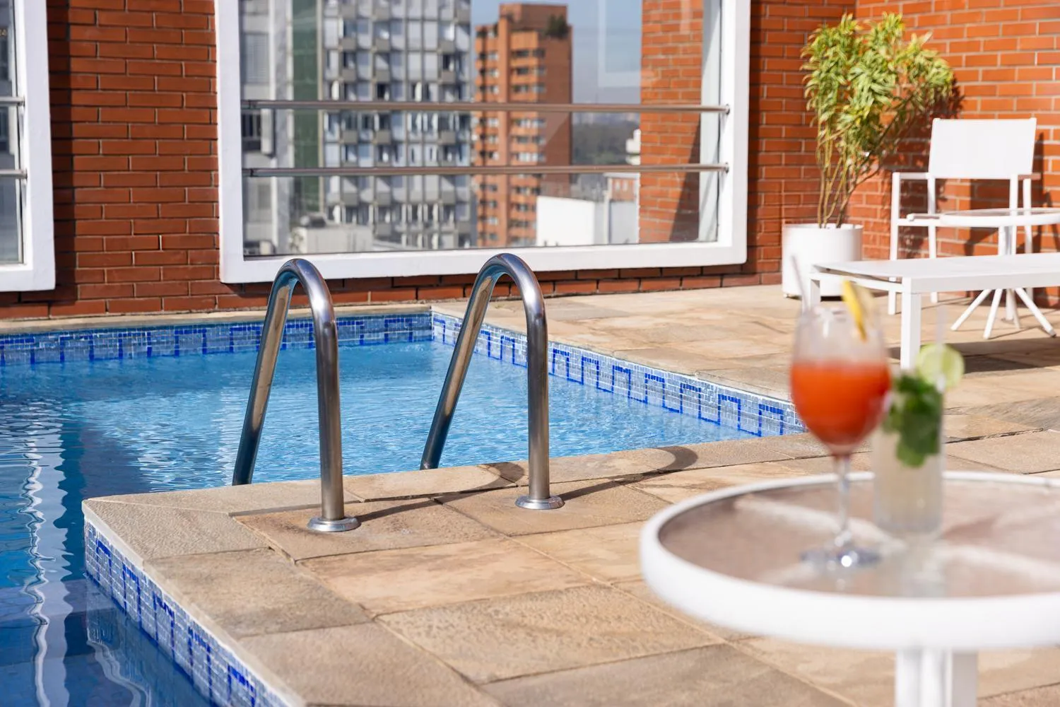 Swimming pool in Regent Park Suite Hotel