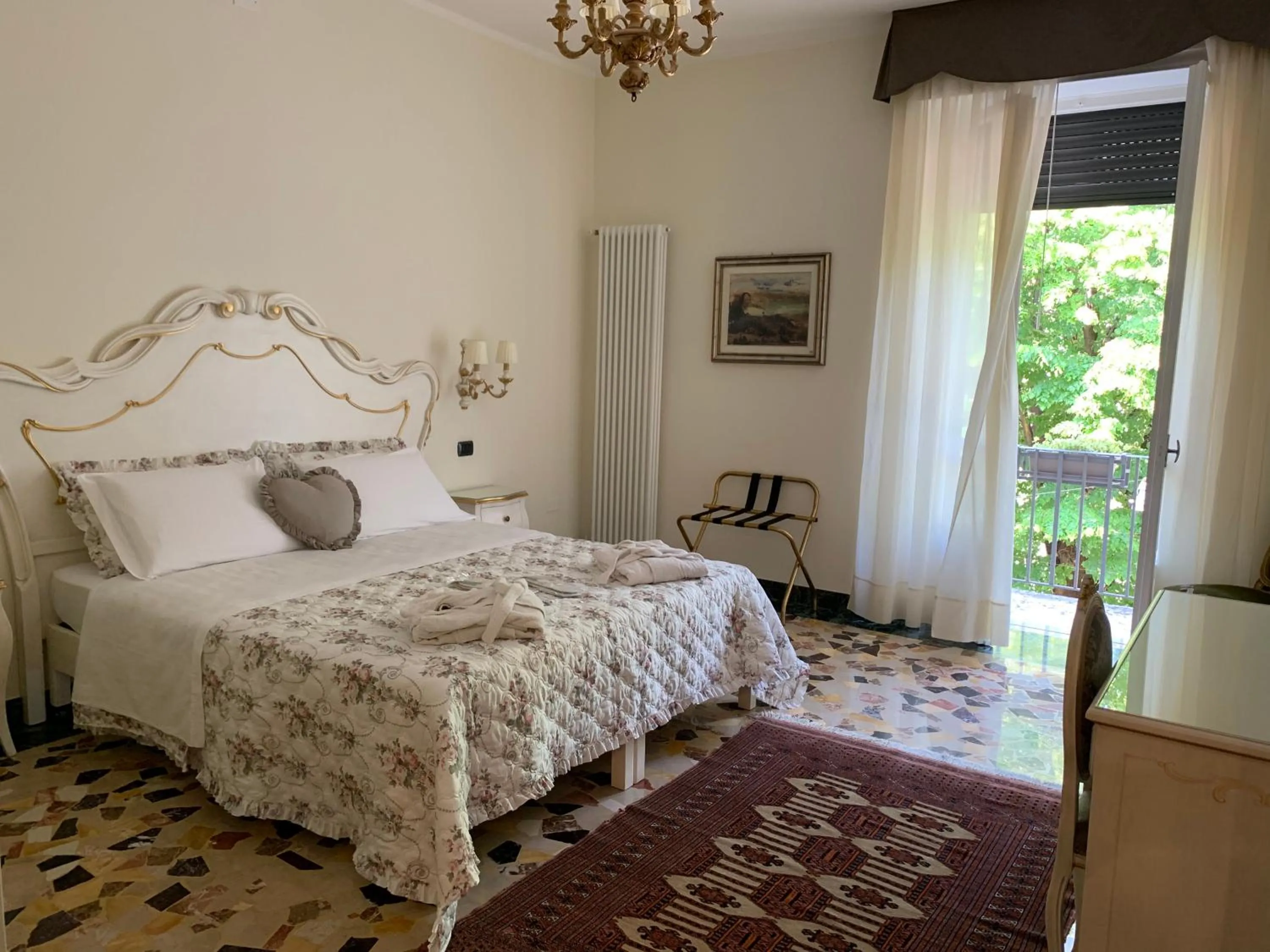 Bedroom, Bed in Notti sull'Adige