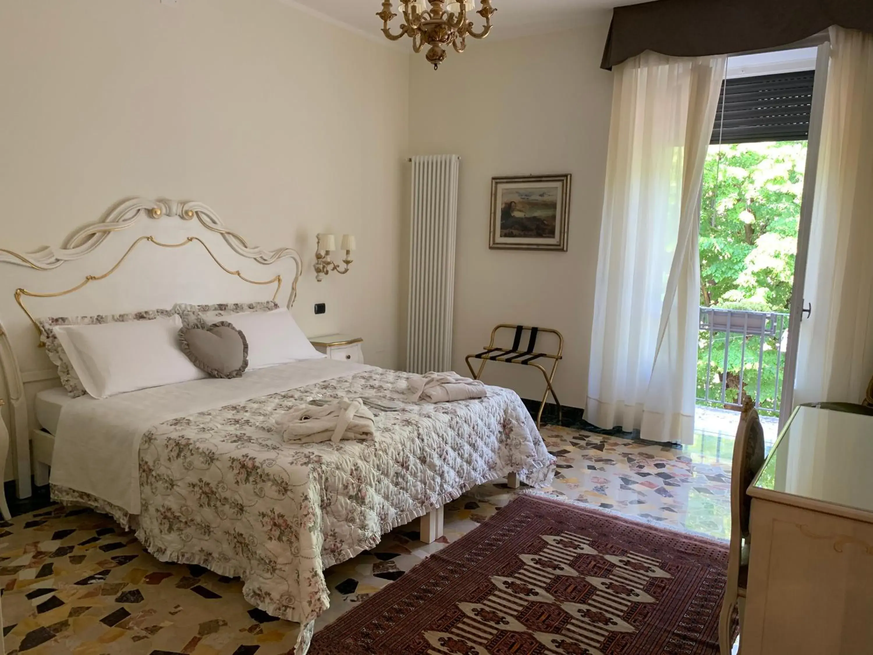 Double or Twin Room with Private External Bathroom in Notti sull'Adige Double or Twin Room with Private External Bathroom in Notti sull'Adige