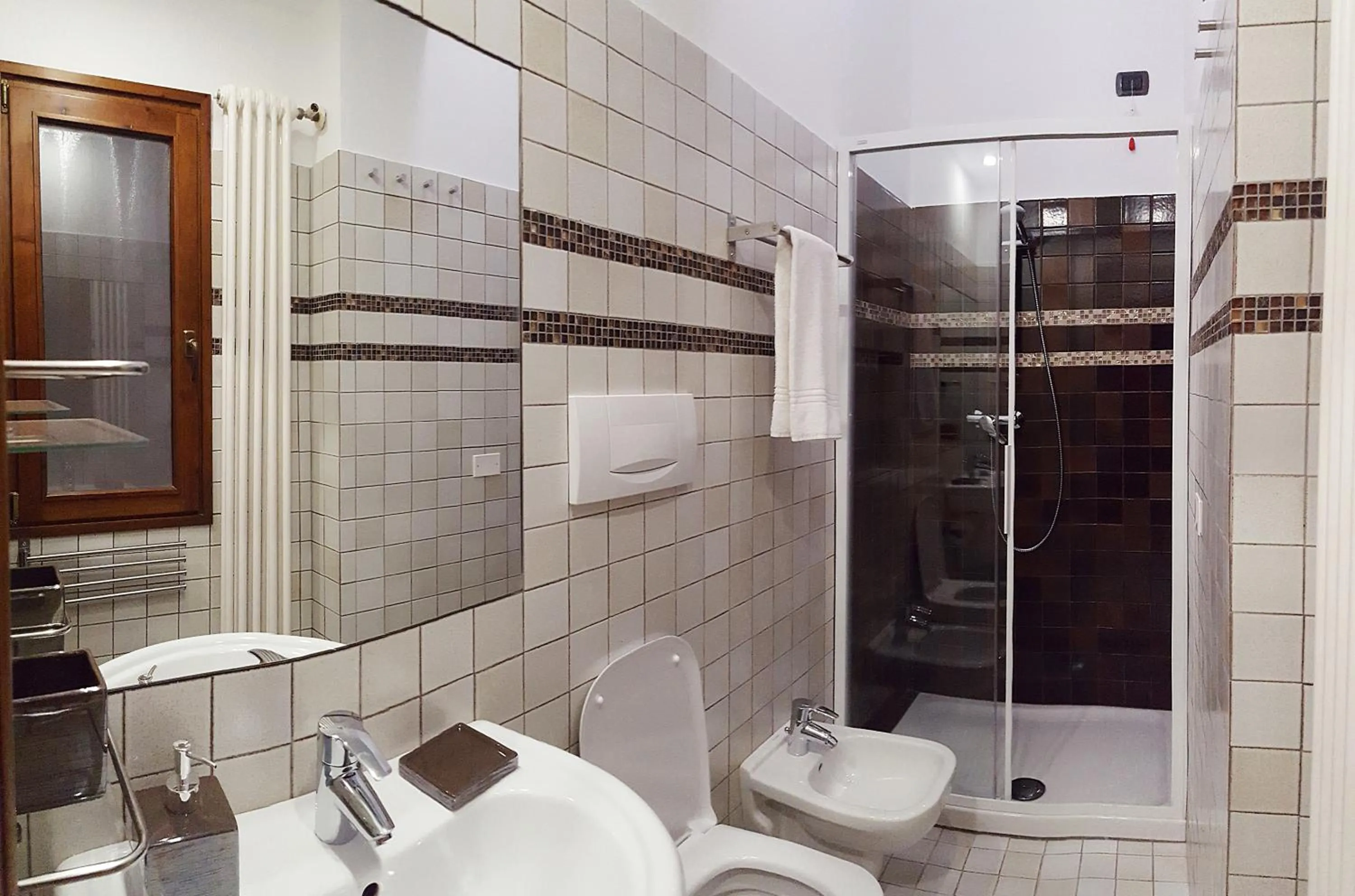 Shower in Notti sull'Adige