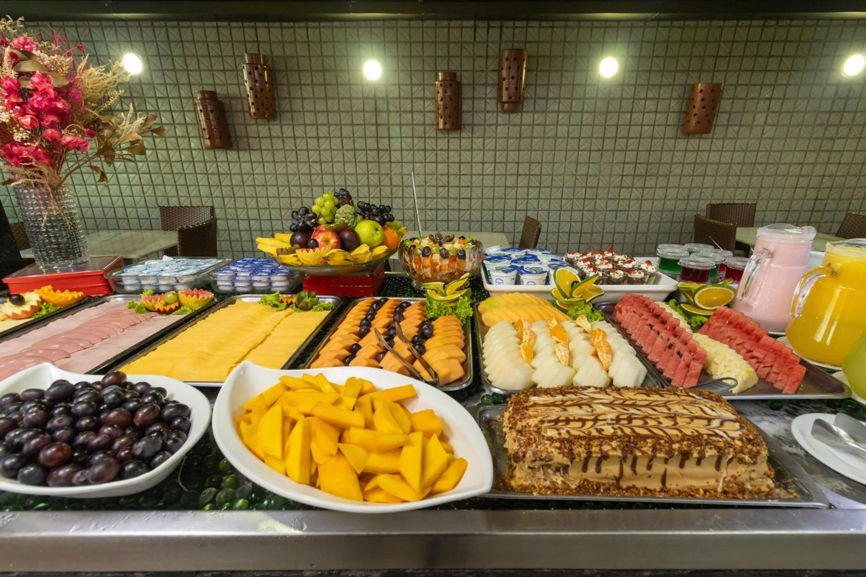 Breakfast in Hotel Golden Park Recife Boa Viagem By Nacional Inn