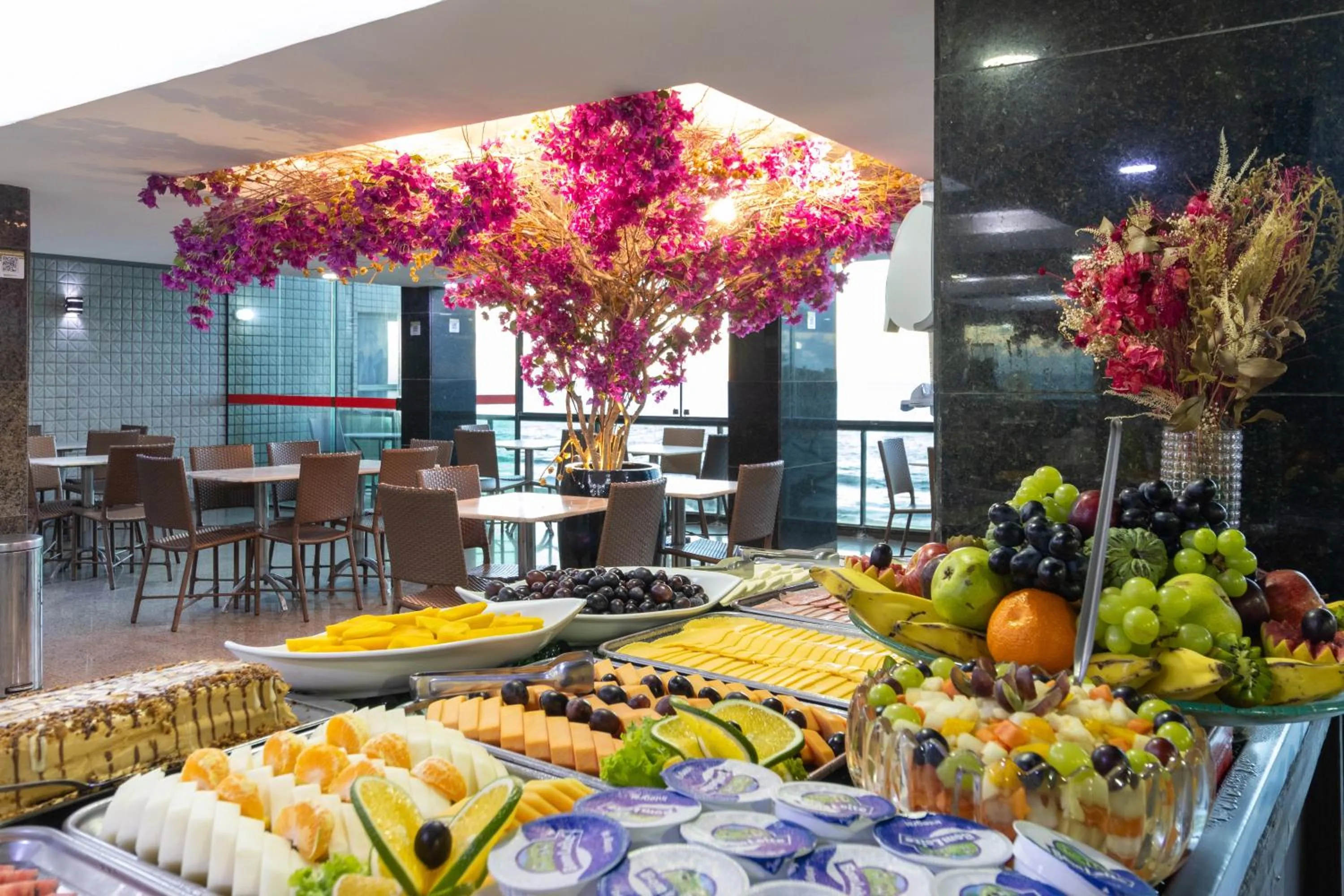 Breakfast in Hotel Golden Park Recife Boa Viagem By Nacional Inn